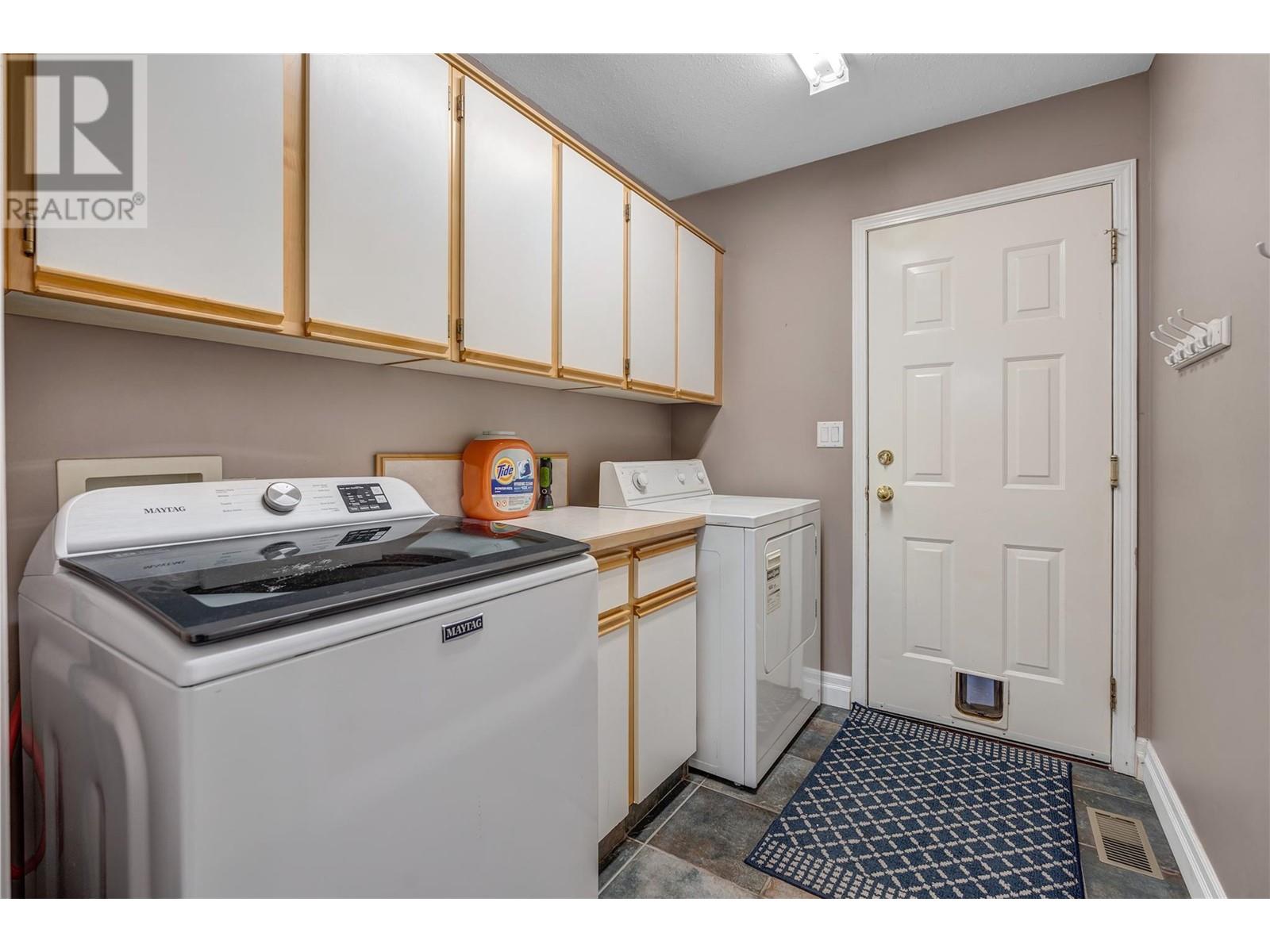  6401 Harrison Heights, Summerland