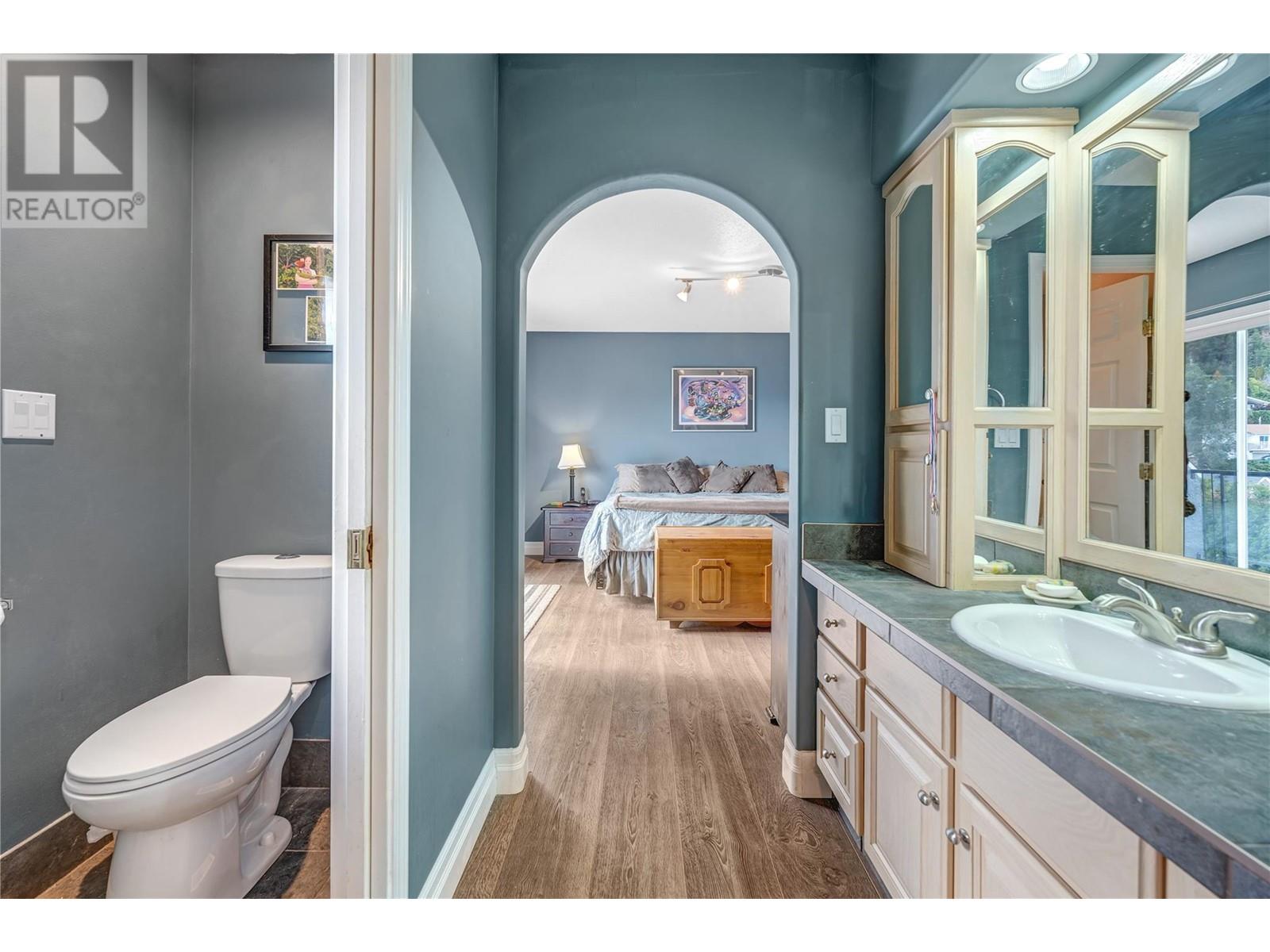  6401 Harrison Heights, Summerland