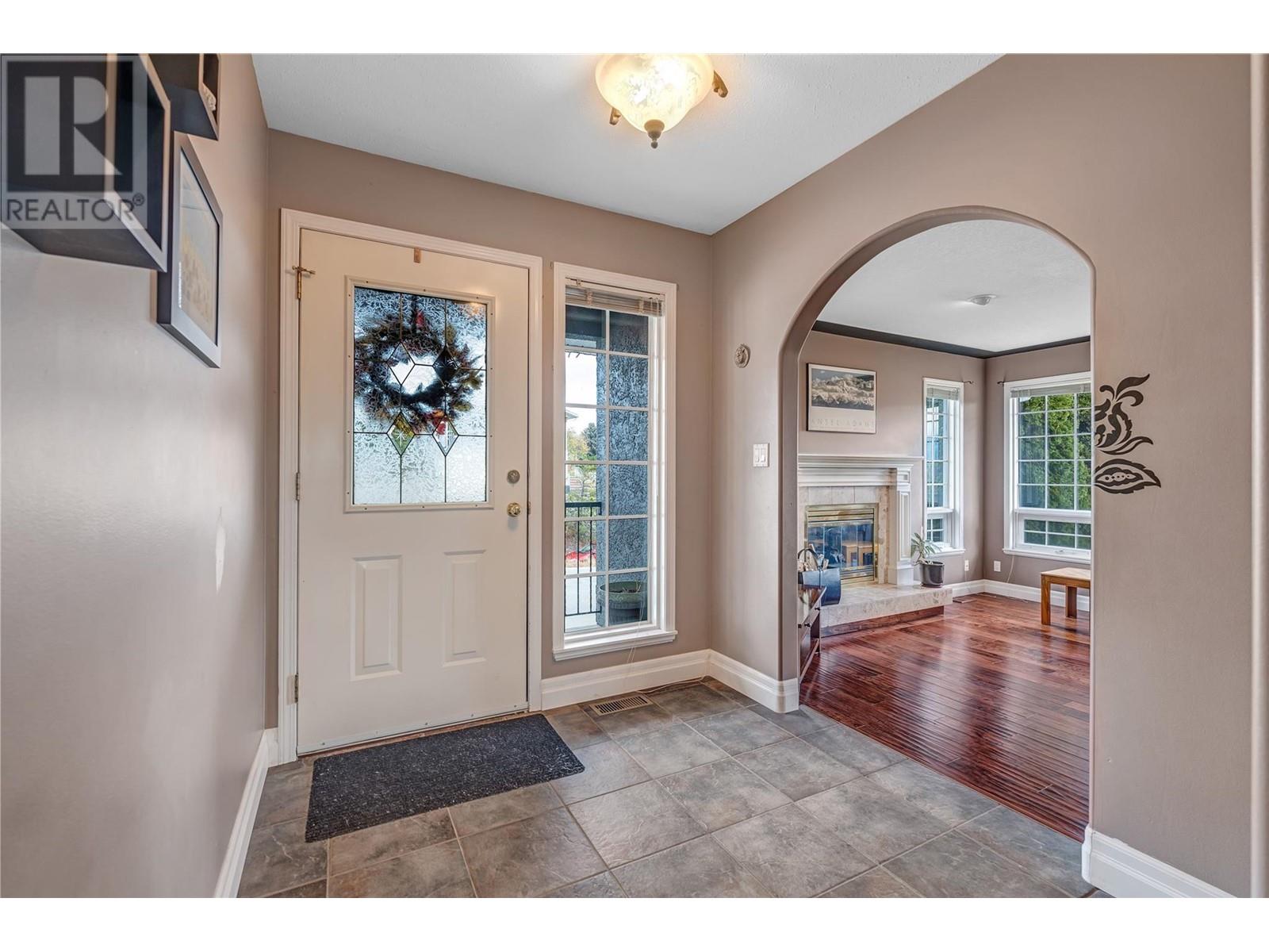  6401 Harrison Heights, Summerland