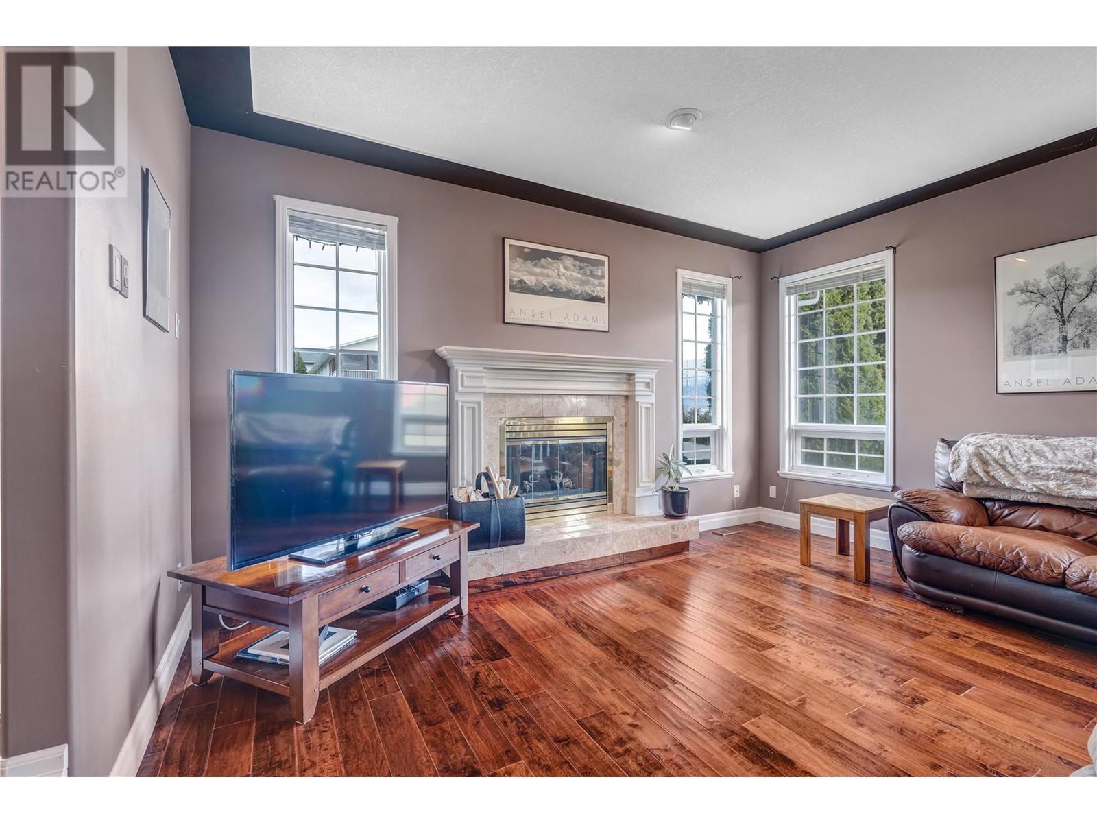  6401 Harrison Heights, Summerland