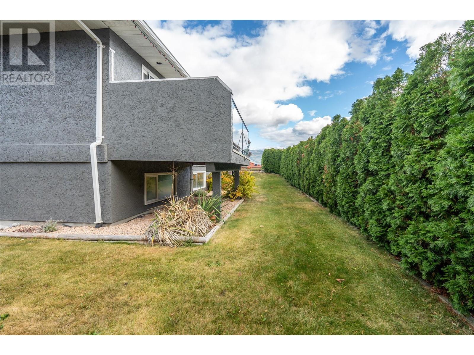  6401 Harrison Heights, Summerland