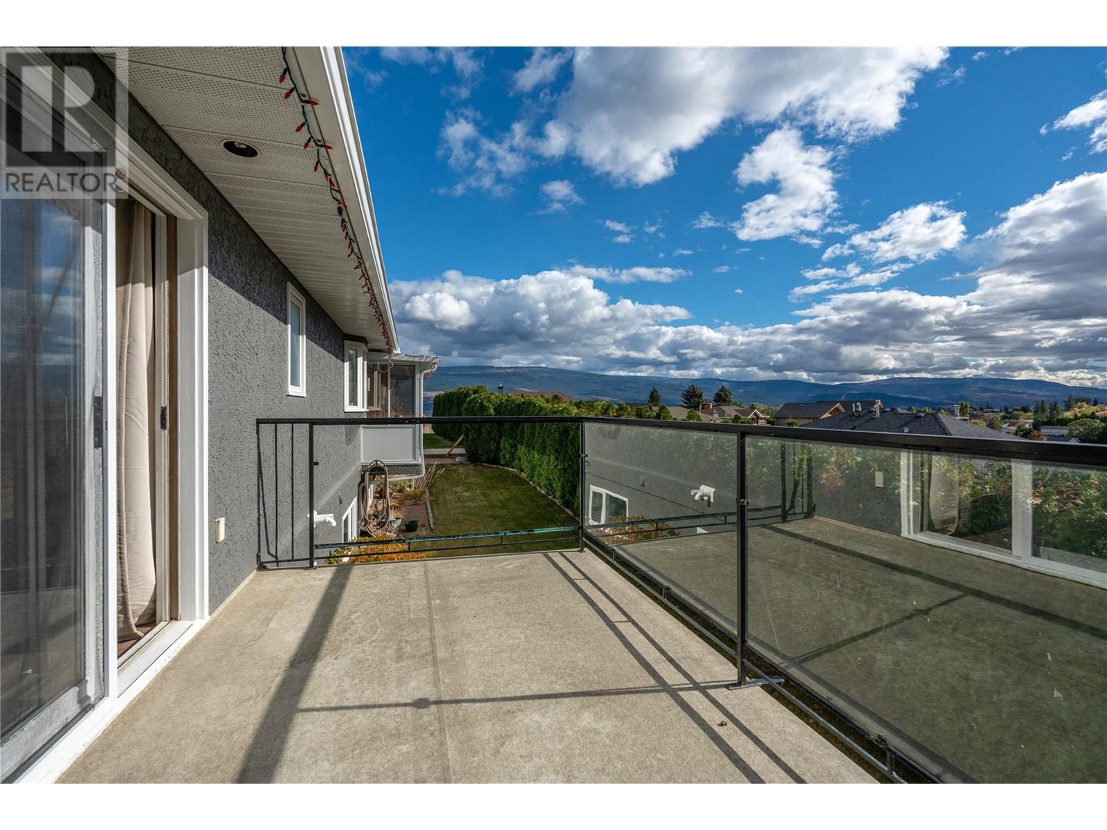  6401 Harrison Heights, Summerland