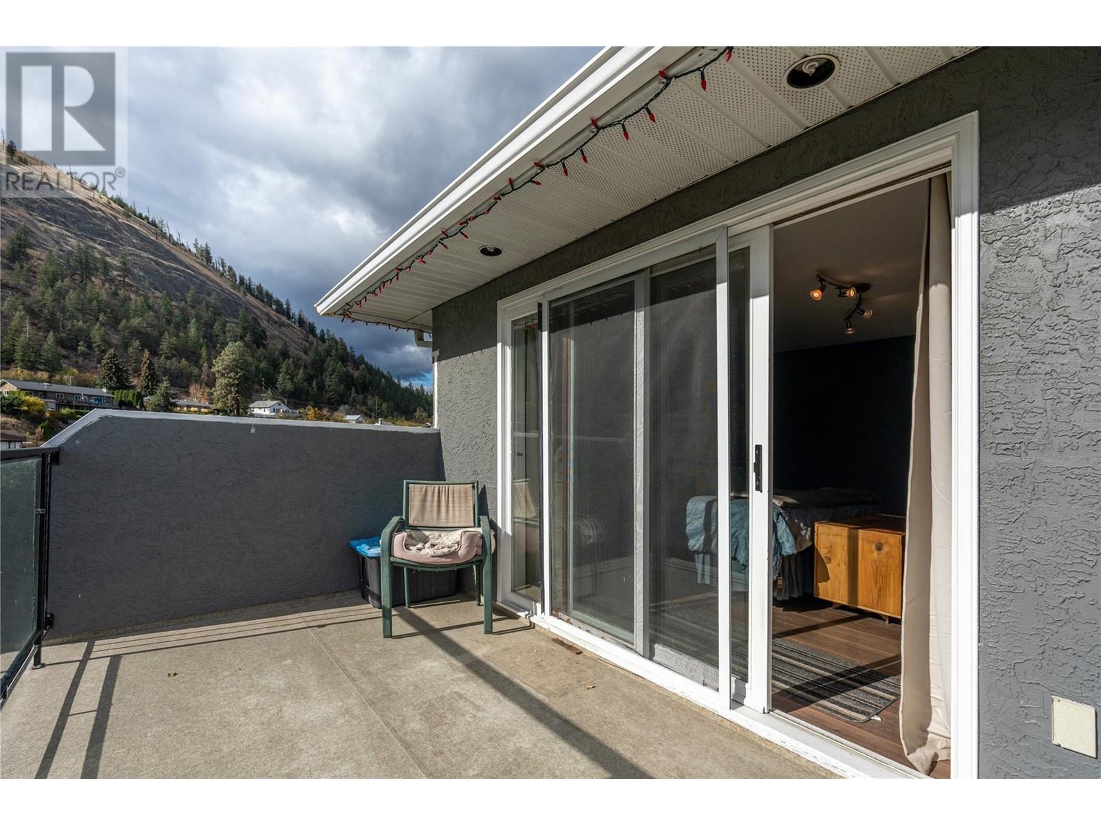  6401 Harrison Heights, Summerland