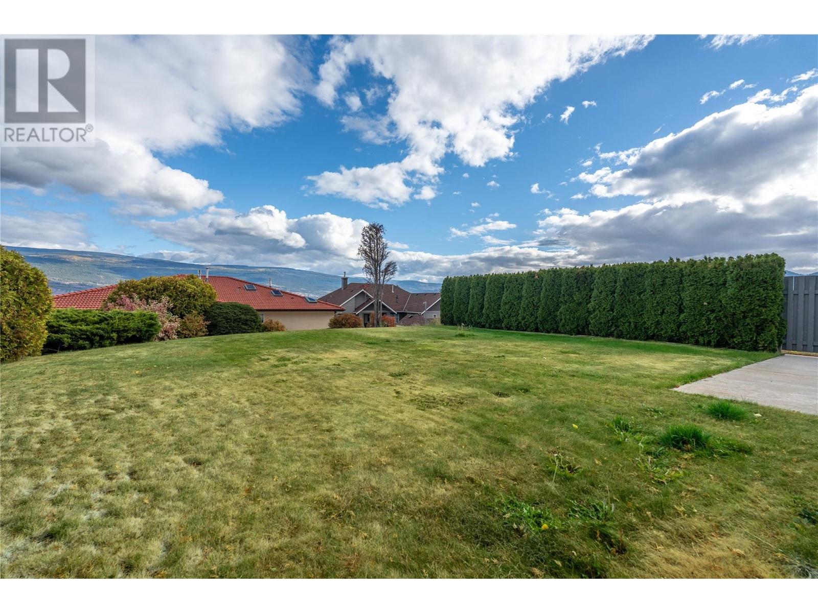 6401 Harrison Heights, Summerland
