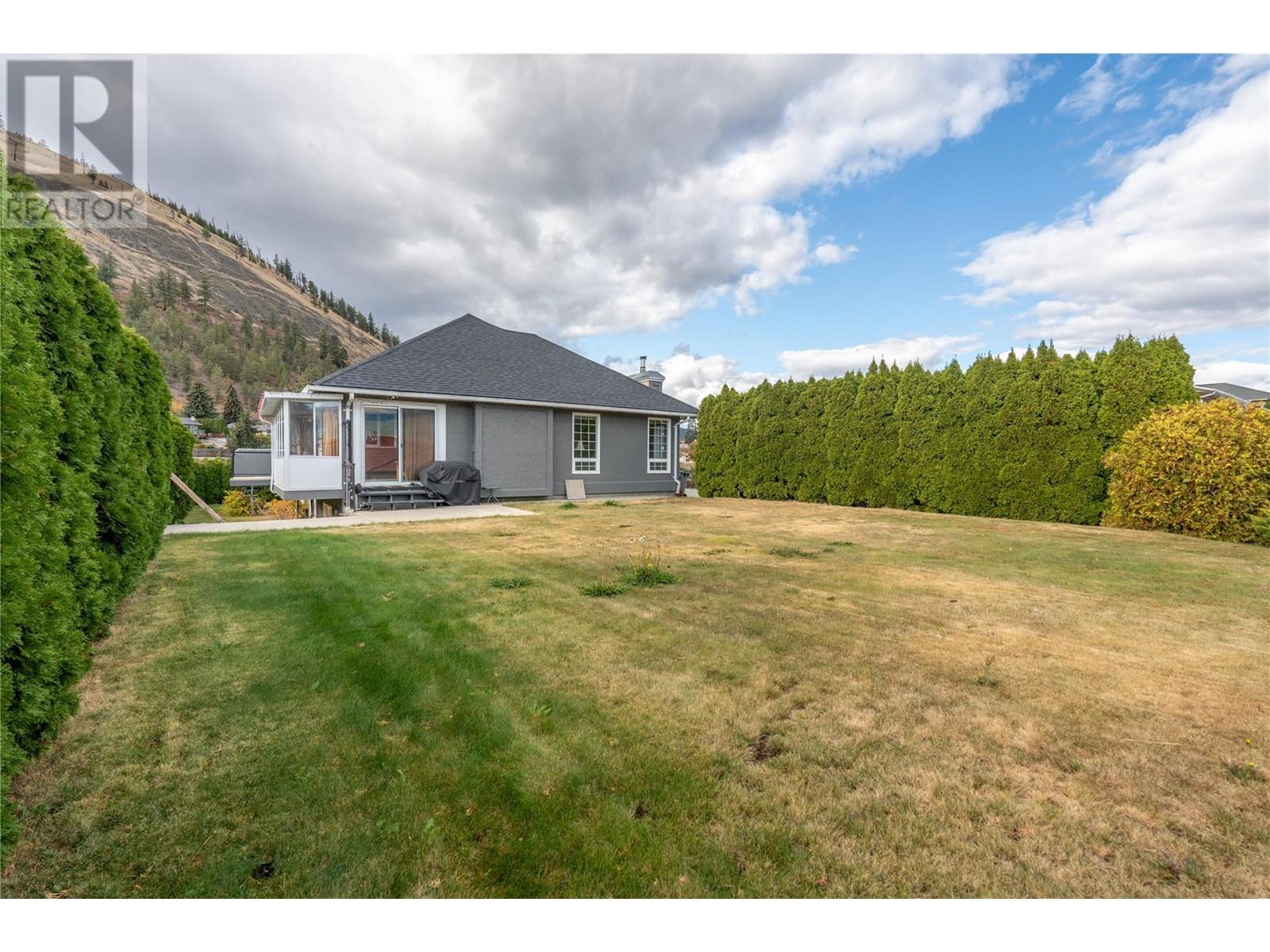 6401 Harrison Heights, Summerland