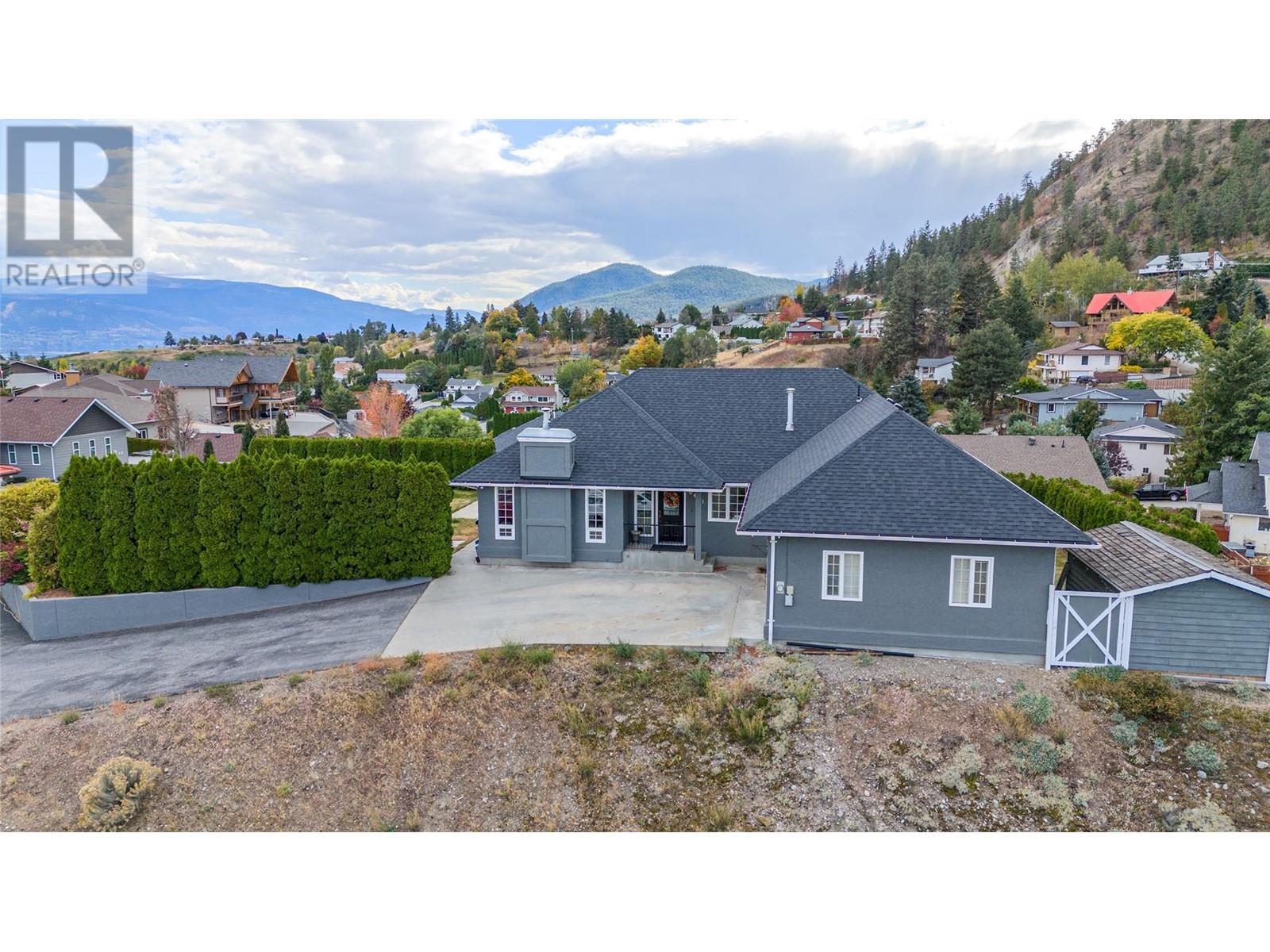  6401 Harrison Heights, Summerland