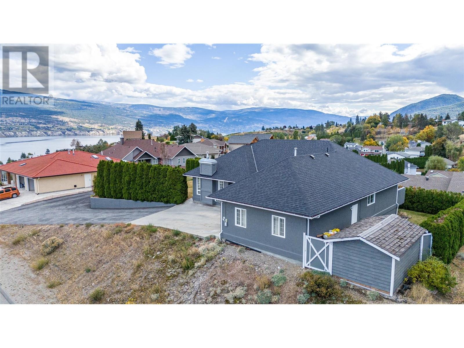  6401 Harrison Heights, Summerland