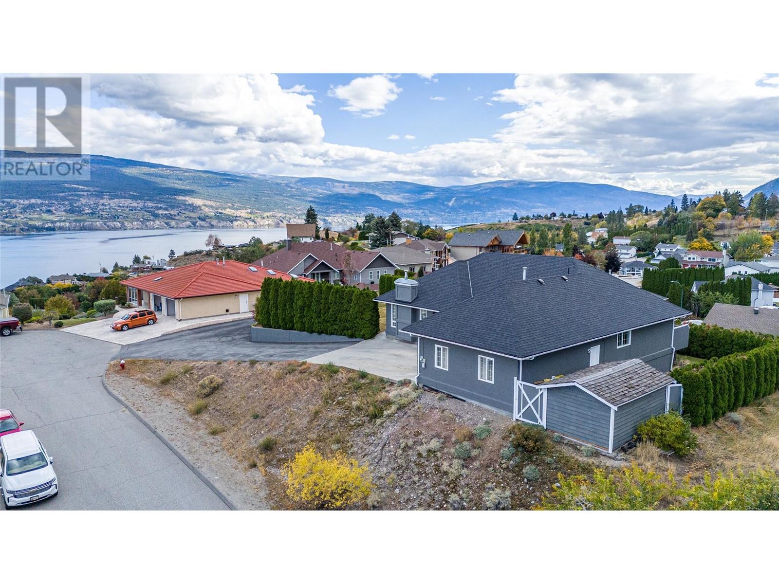  6401 Harrison Heights, Summerland