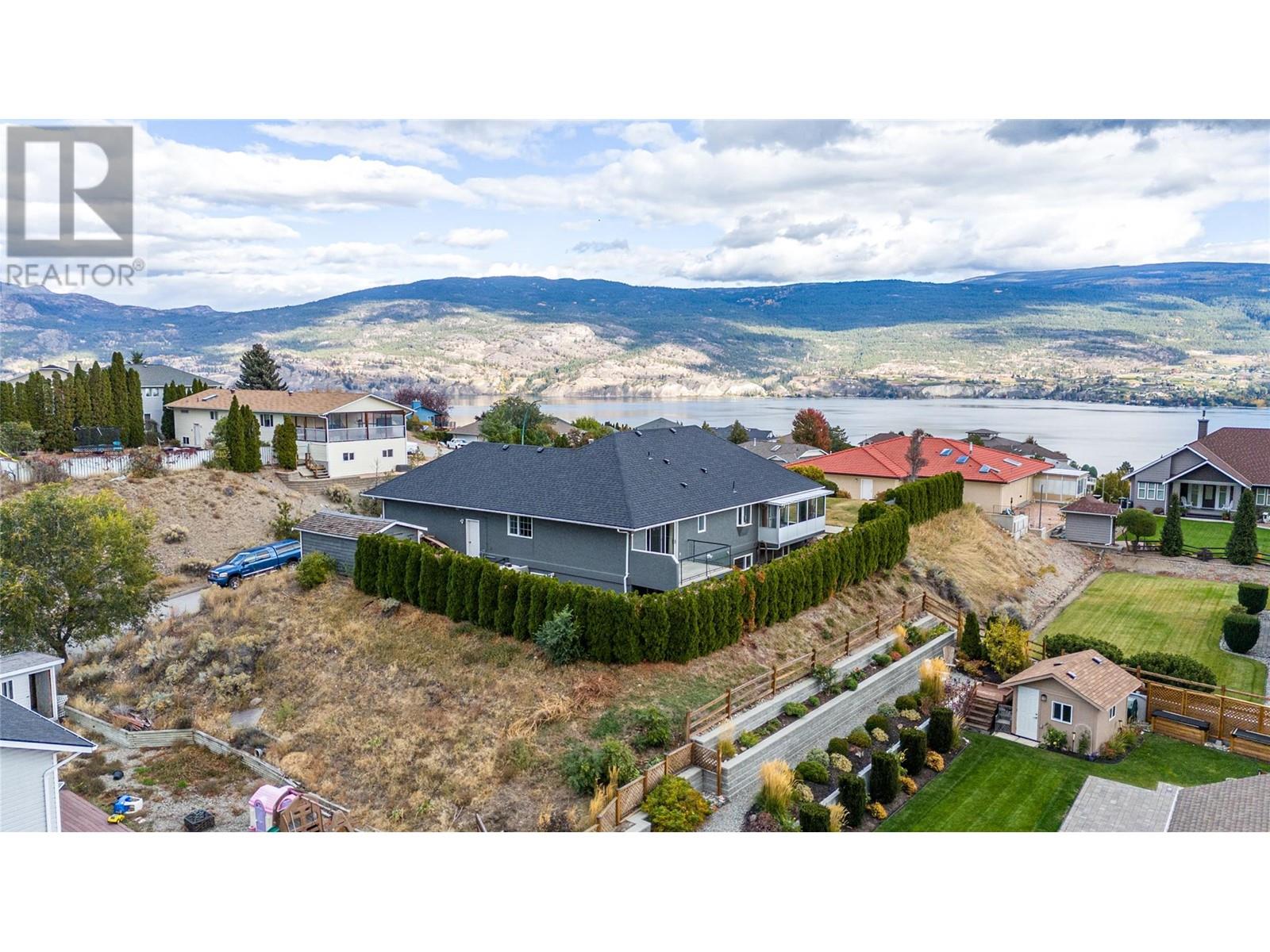  6401 Harrison Heights, Summerland