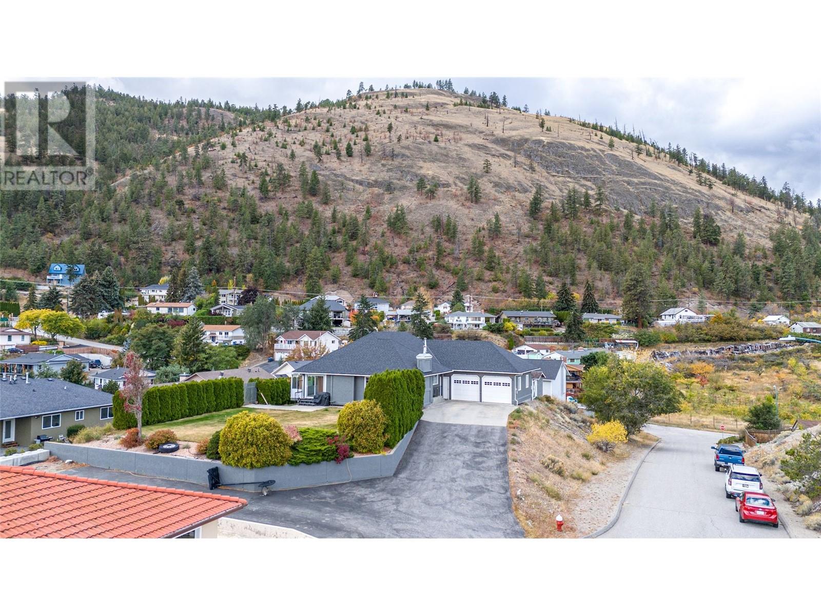  6401 Harrison Heights, Summerland