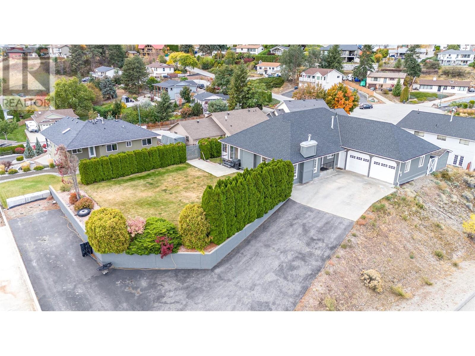  6401 Harrison Heights, Summerland