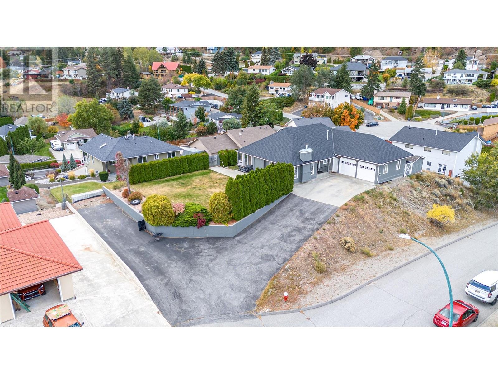  6401 Harrison Heights, Summerland