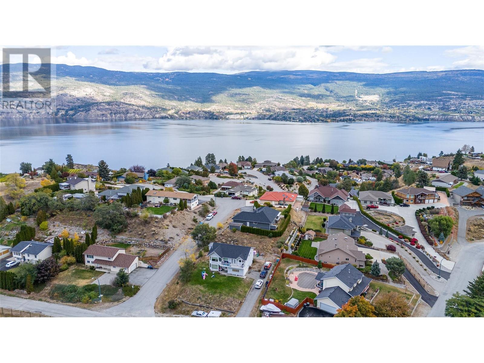  6401 Harrison Heights, Summerland