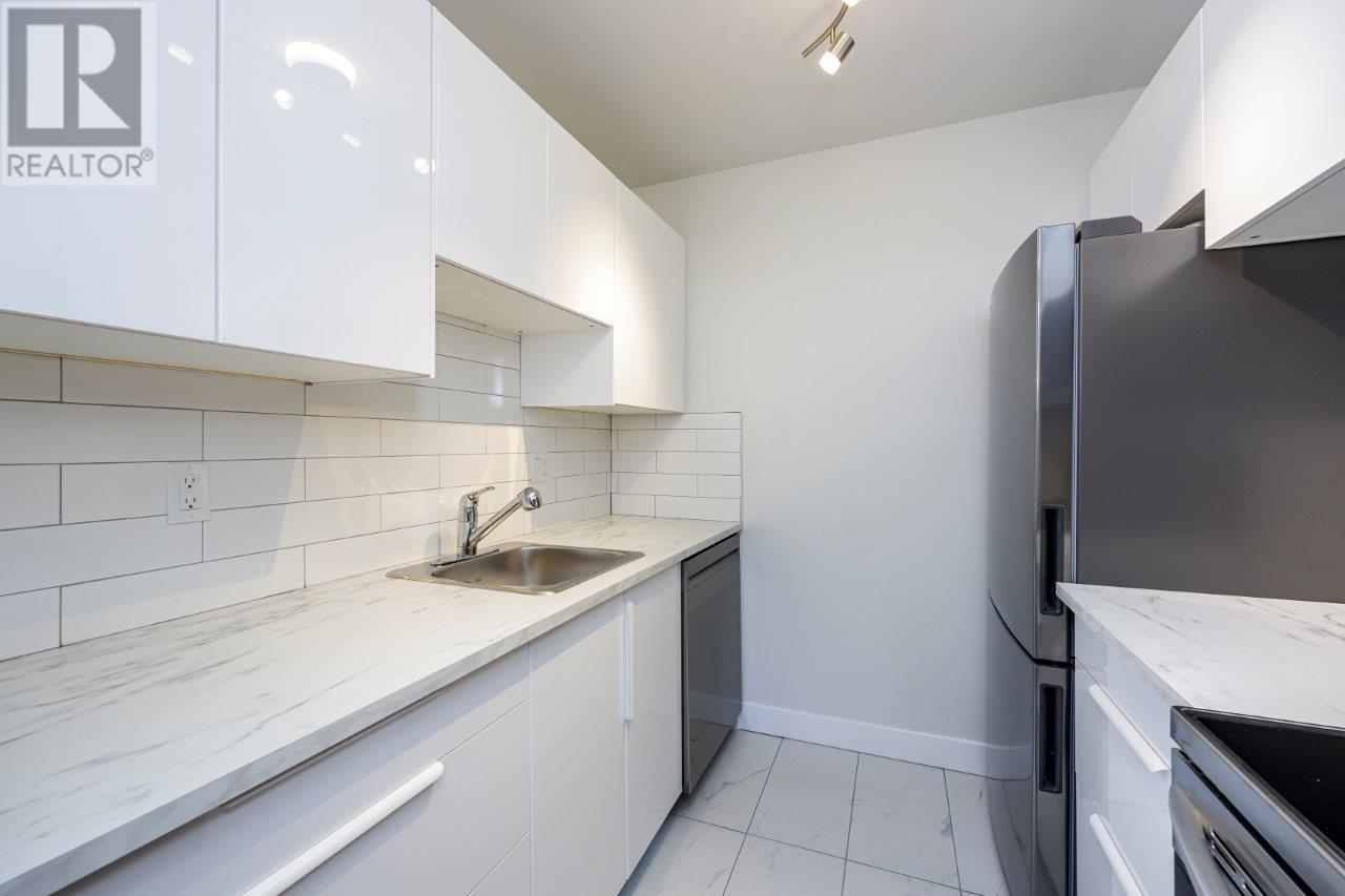 Photo 5 of 156 200 Westhill Place, Port Moody BC