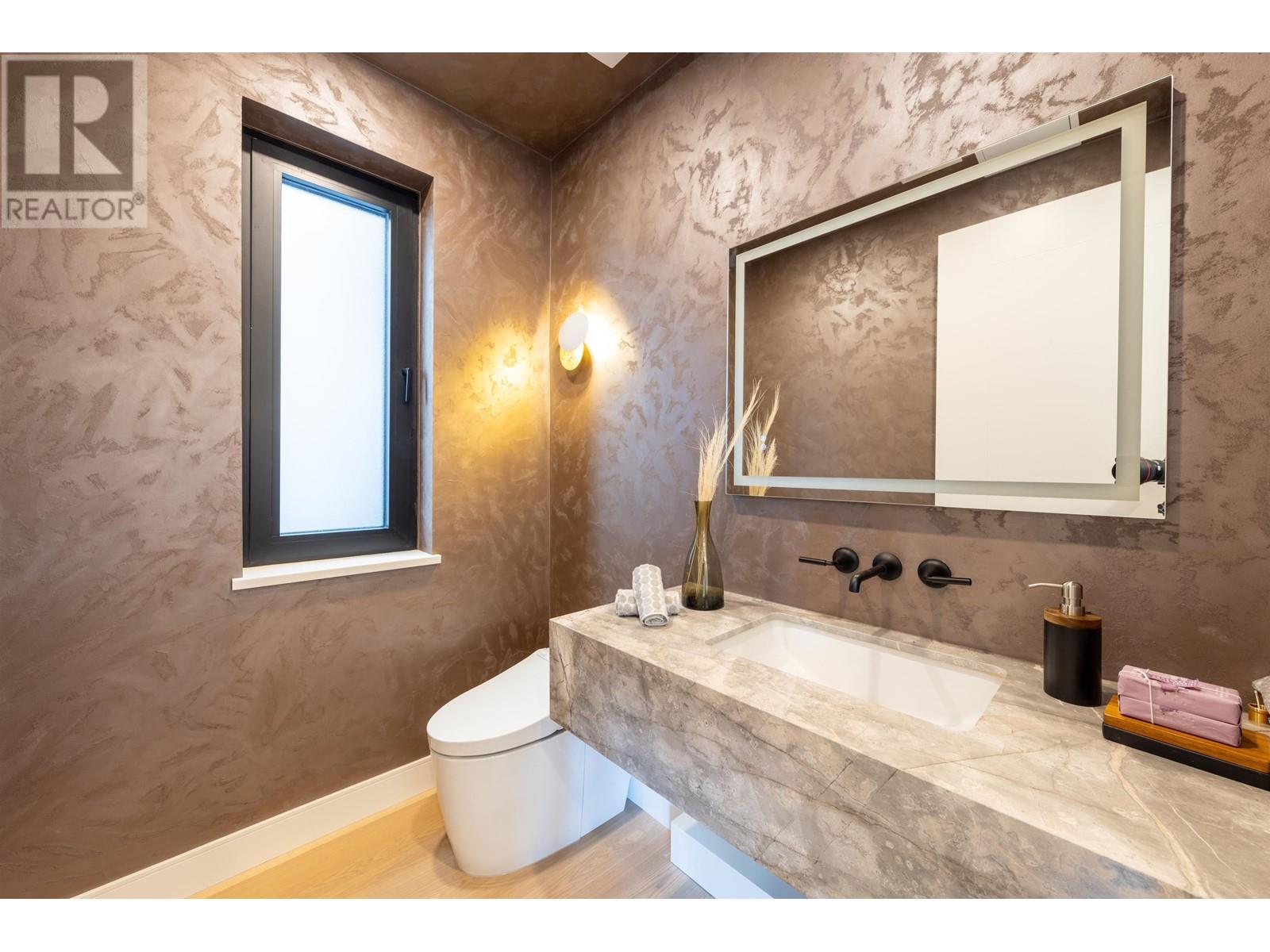 Photo 15 of 4039 W 11 Th Avenue, Vancouver BC