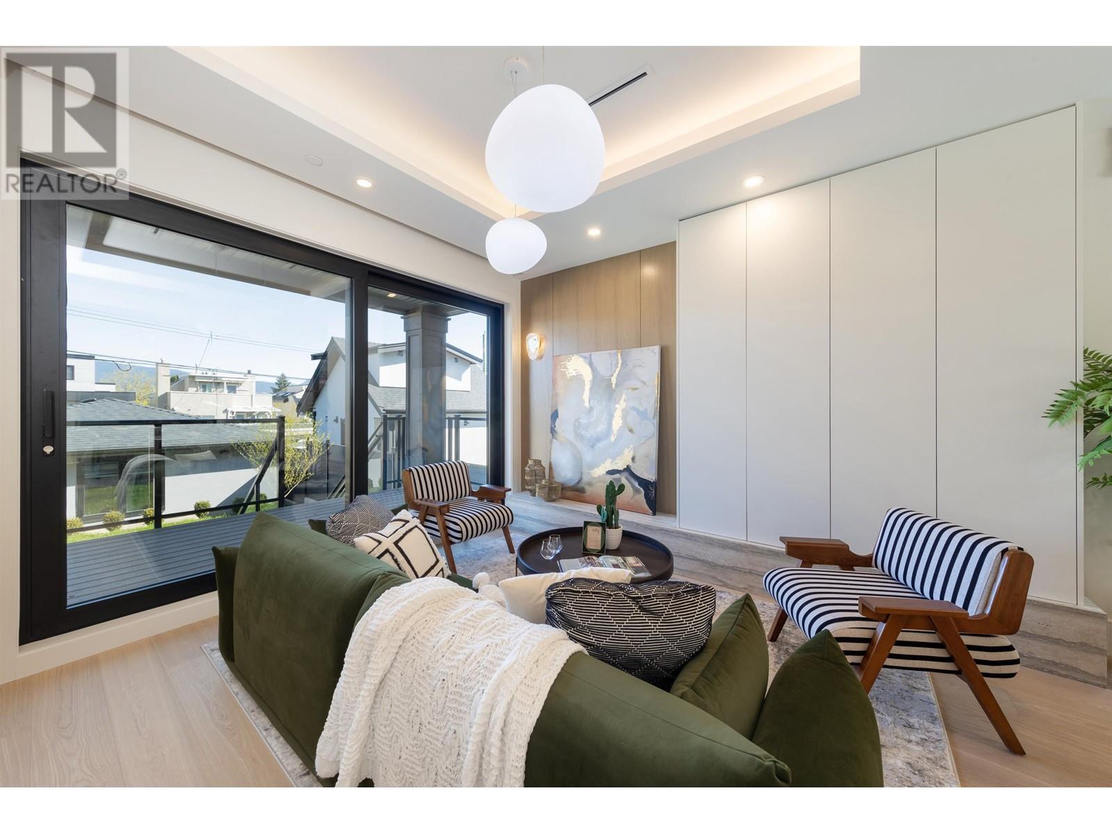 Photo 9 of 4039 W 11 Th Avenue, Vancouver BC