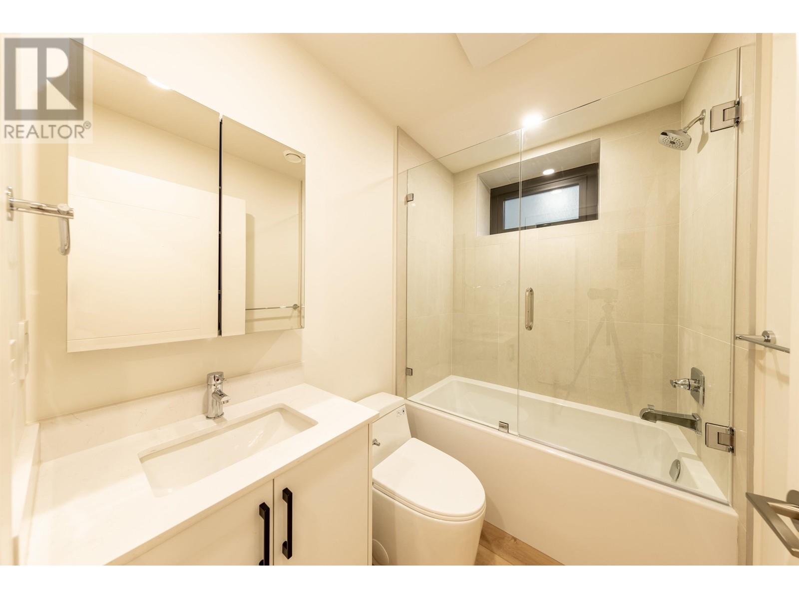 Photo 40 of 4039 W 11 Th Avenue, Vancouver BC