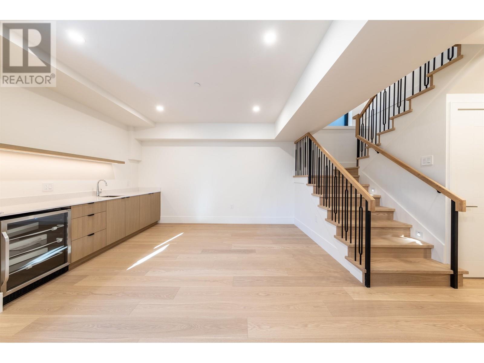 Photo 33 of 4039 W 11 Th Avenue, Vancouver BC