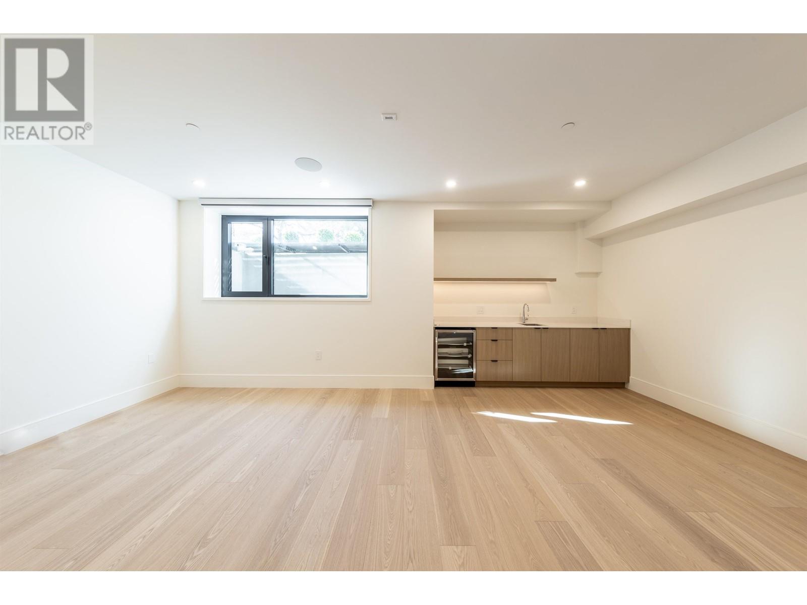Photo 34 of 4039 W 11 Th Avenue, Vancouver BC