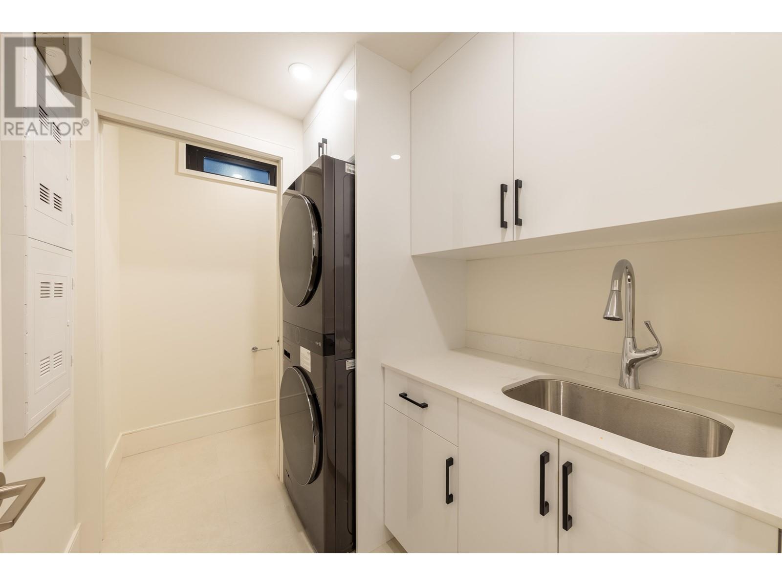 Photo 35 of 4039 W 11 Th Avenue, Vancouver BC