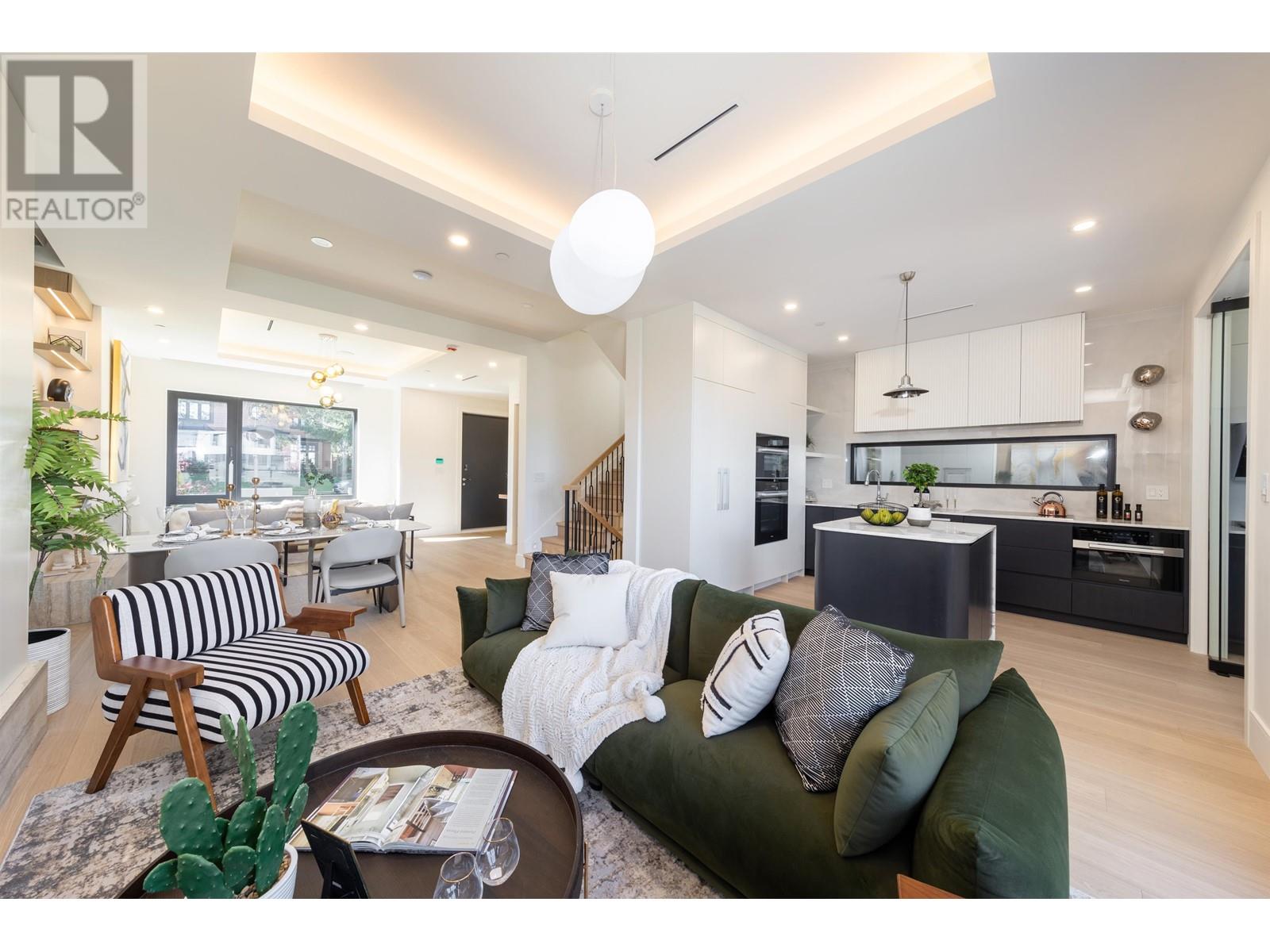 Photo 14 of 4039 W 11 Th Avenue, Vancouver BC