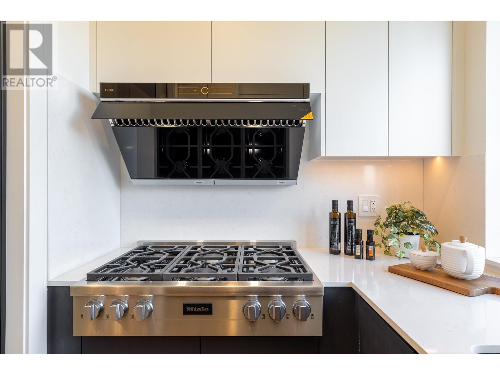 Photo 17 of 4039 W 11 Th Avenue, Vancouver BC