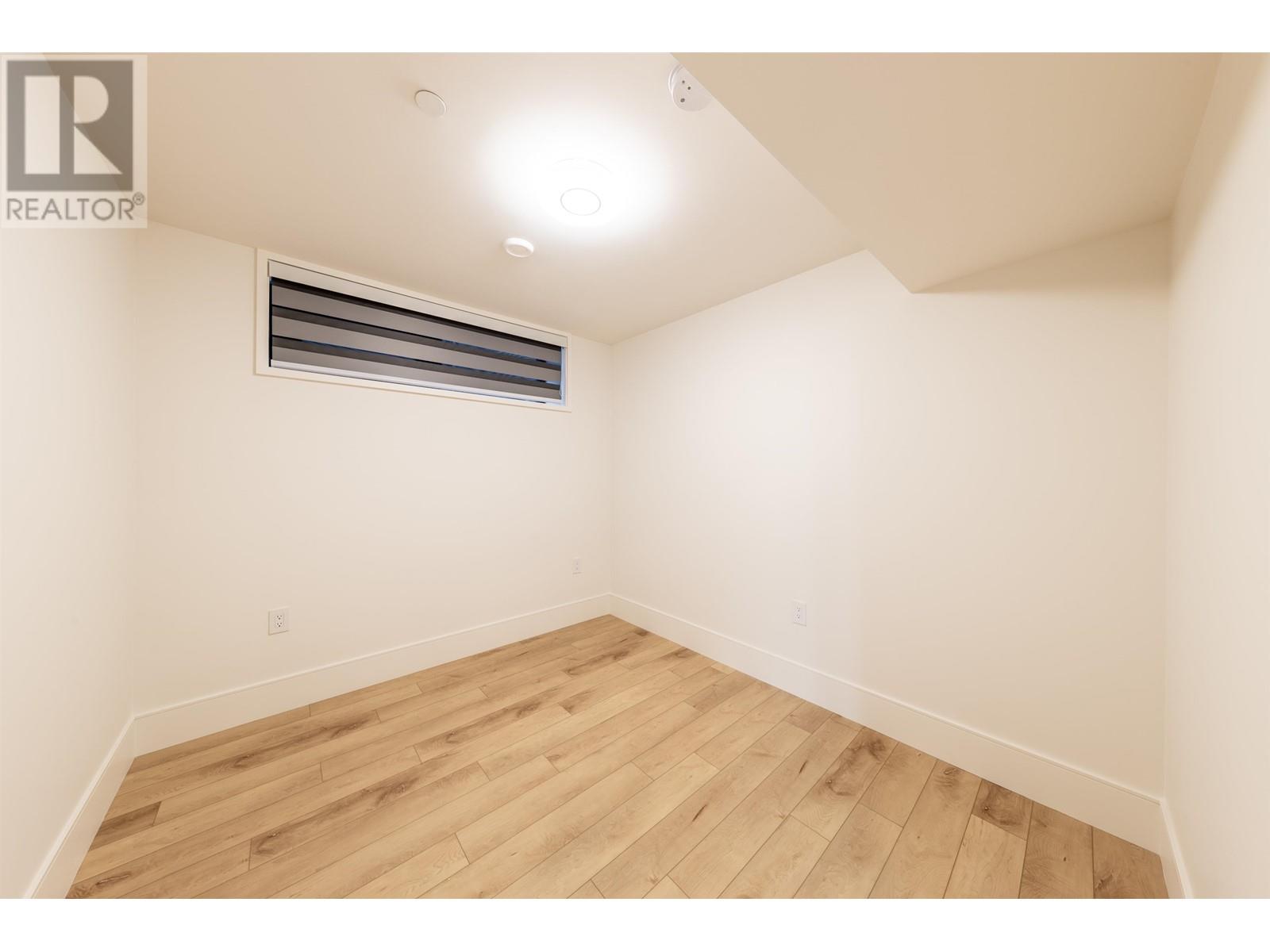 Photo 38 of 4039 W 11 Th Avenue, Vancouver BC