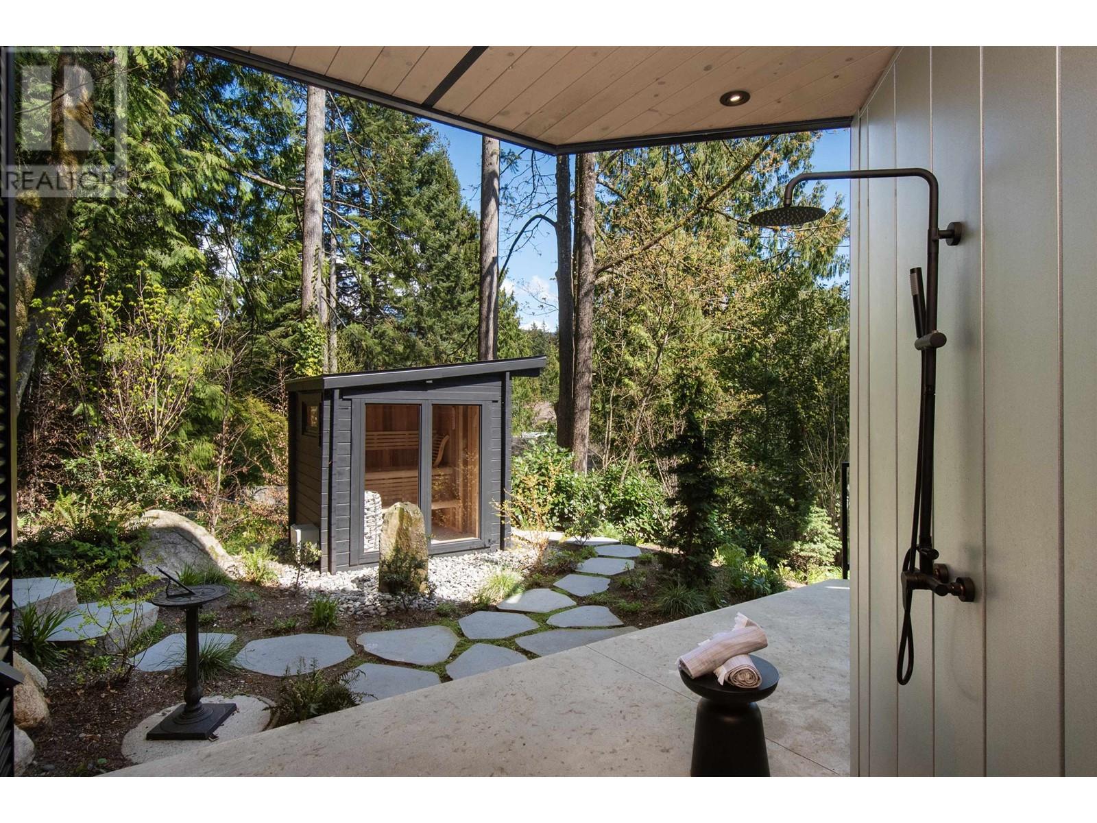 4598 MEADOWBANK CLOSE, North Vancouver
