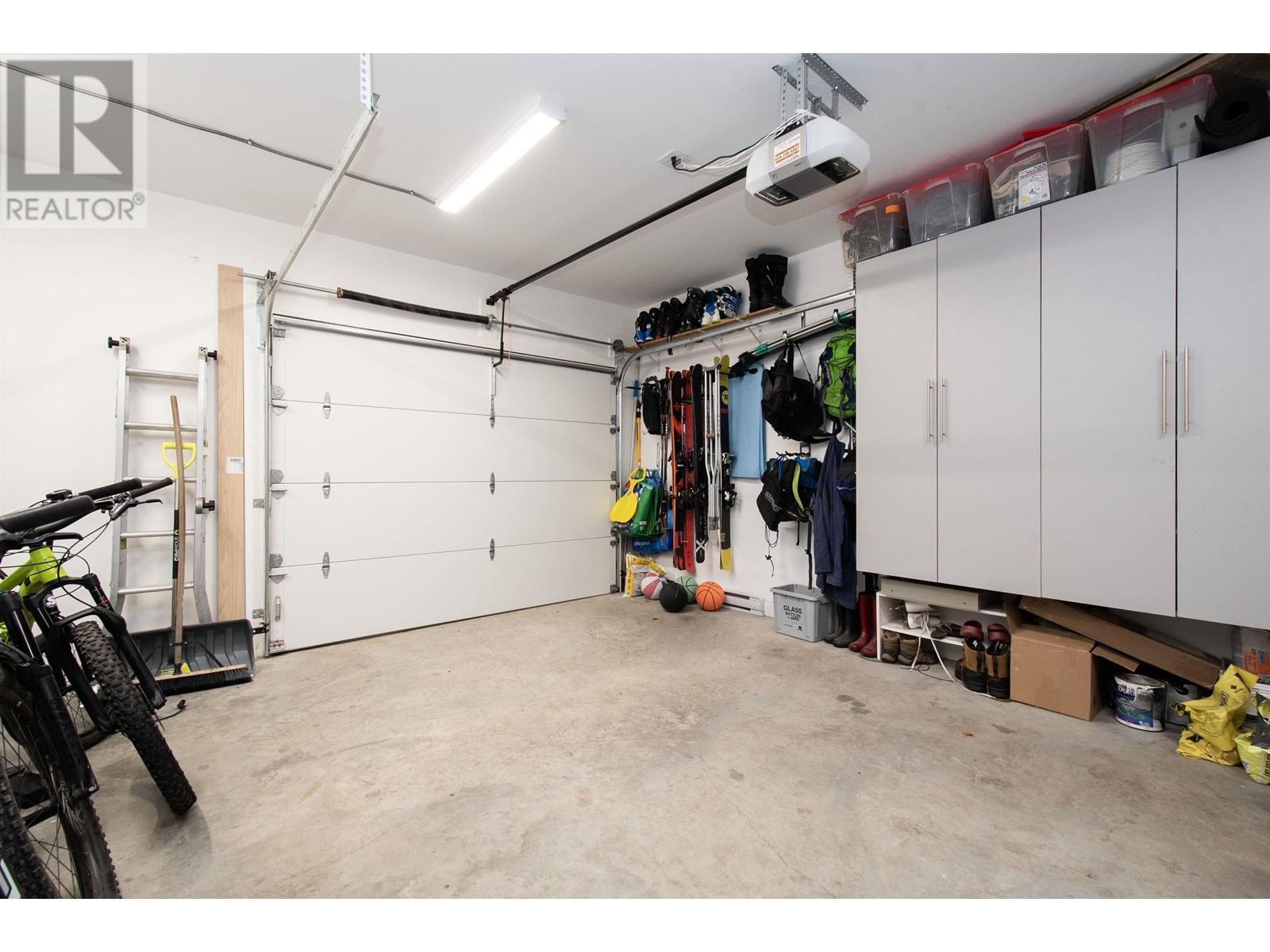 4598 MEADOWBANK CLOSE, North Vancouver