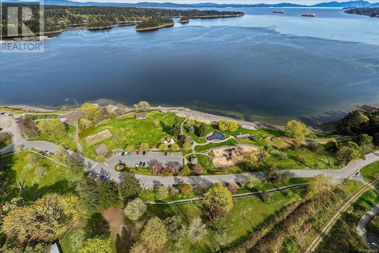 4 100 Gifford Rd, Ladysmith