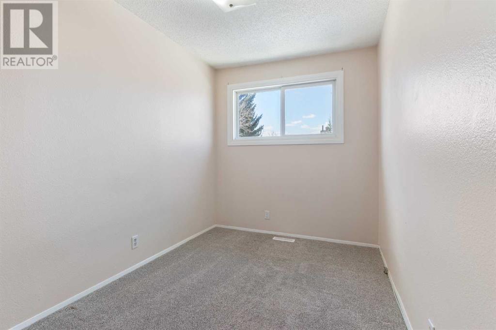 Single Family House for Sale in    Avenue SE Penbrooke Meadows Calgary 