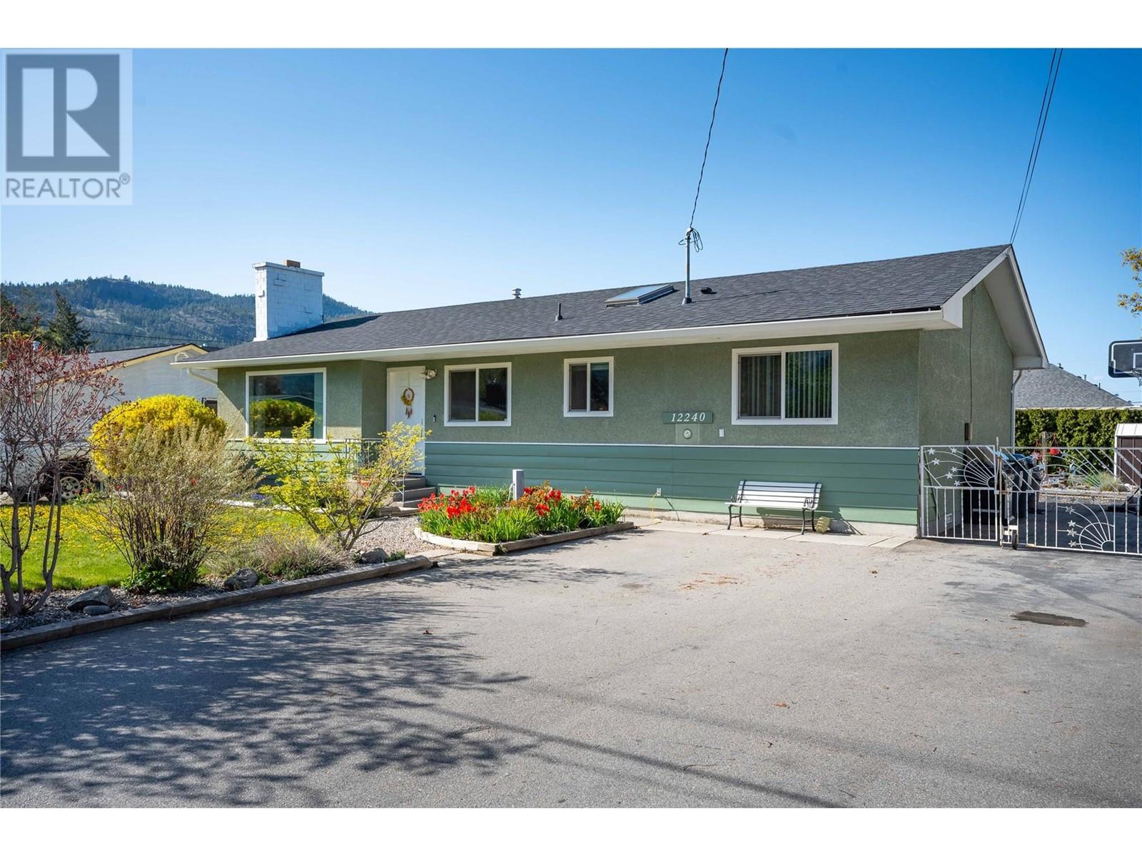 12240 SAUNDERS Crescent, Summerland