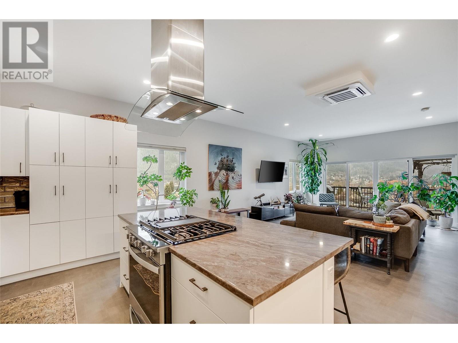 325 CHATHAM Street Unit# 1, Nelson