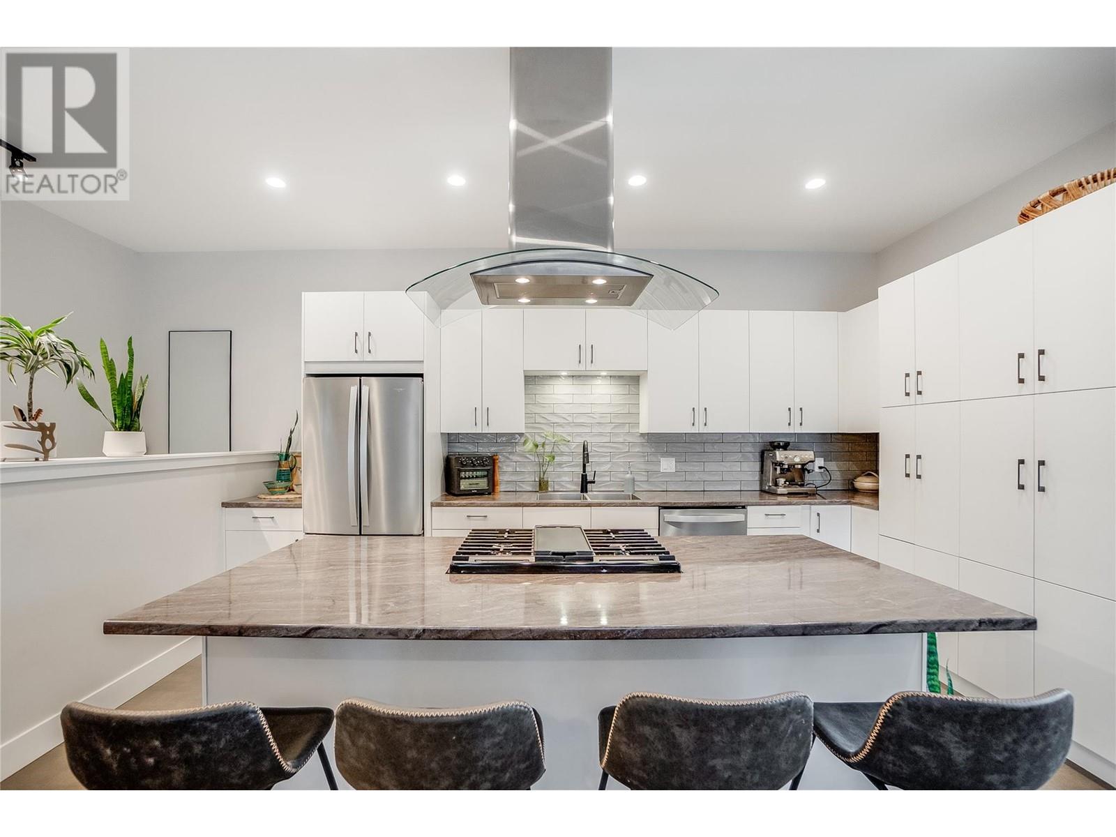 325 CHATHAM Street Unit# 1, Nelson