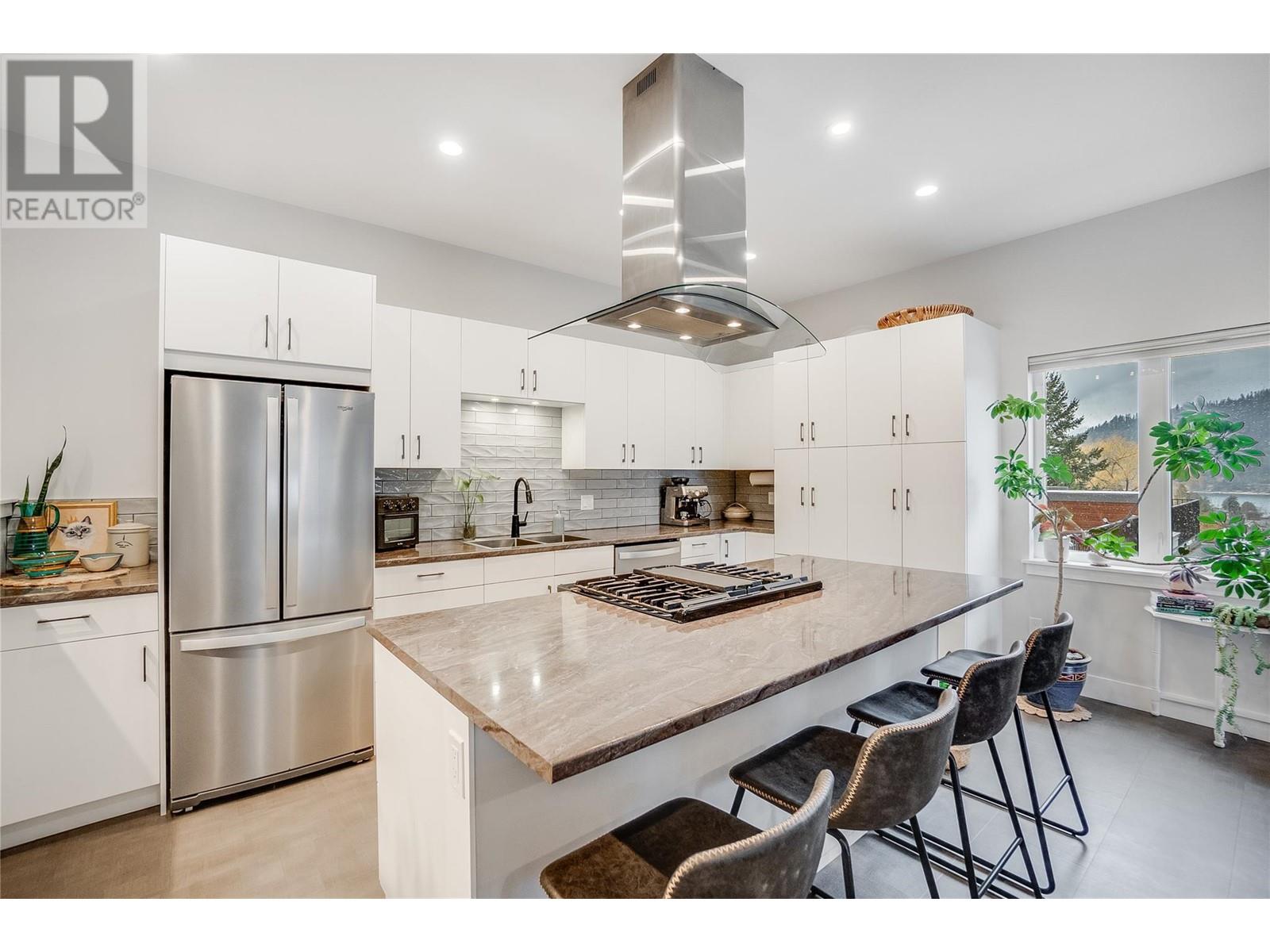 325 CHATHAM Street Unit# 1, Nelson