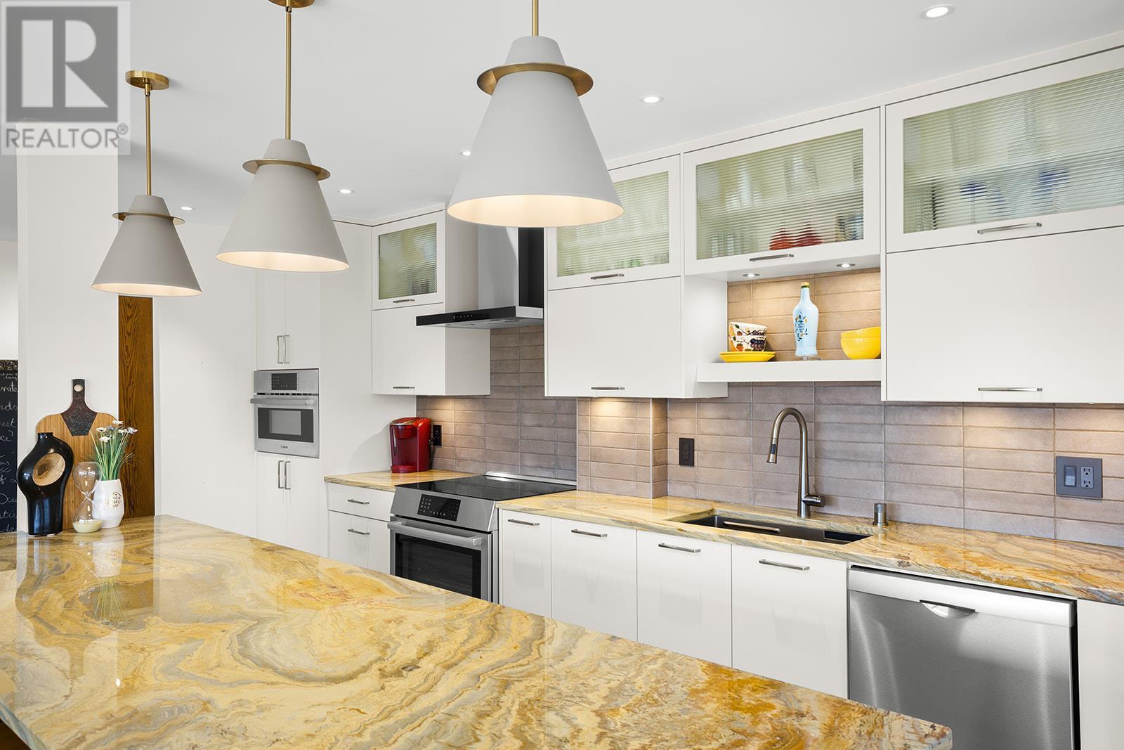 #1403 737 LEON AVENUE - Image 19