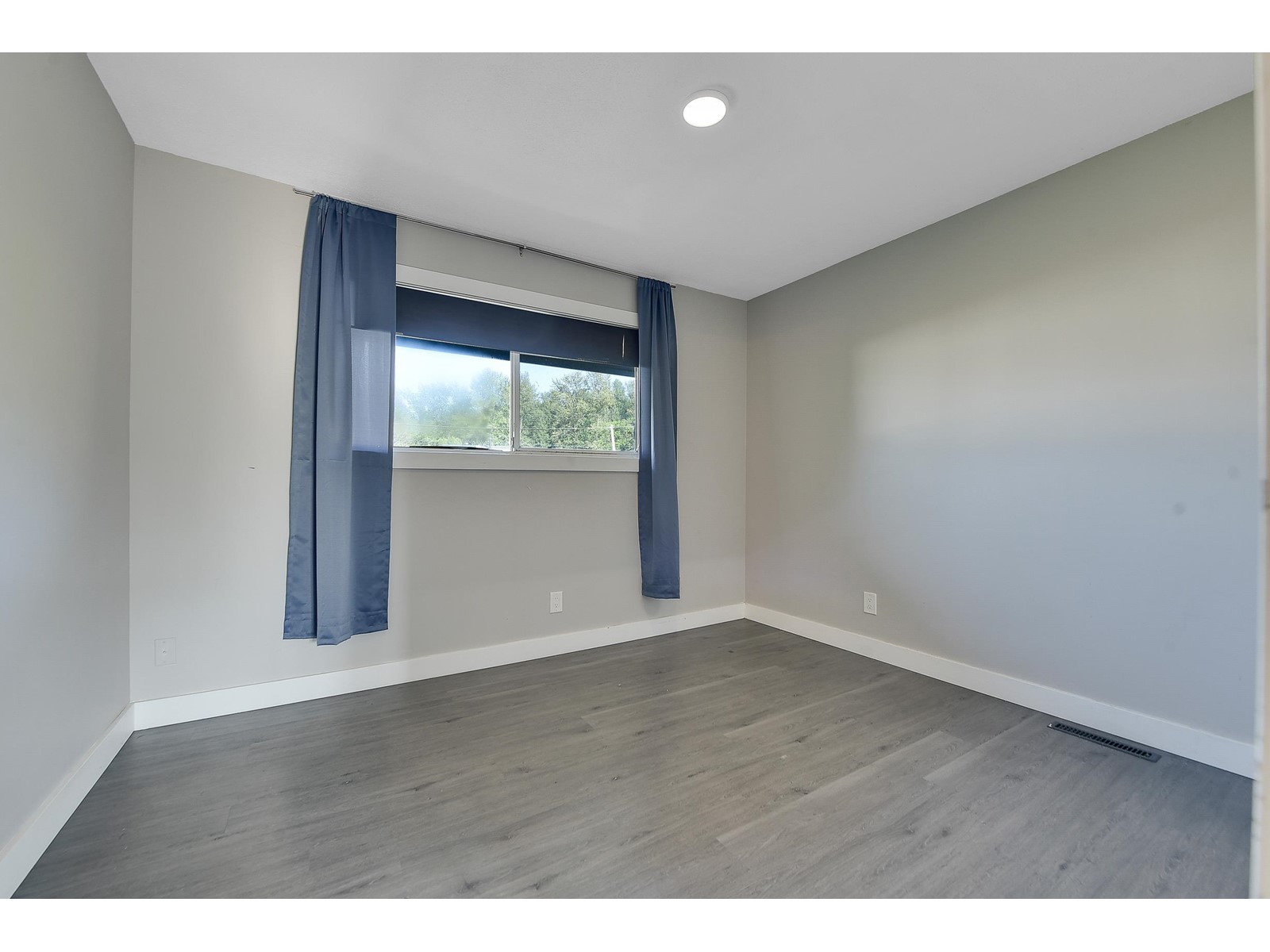 Photo 6 of 10113 Manor Drive Fairfield Island, Chilliwack BC