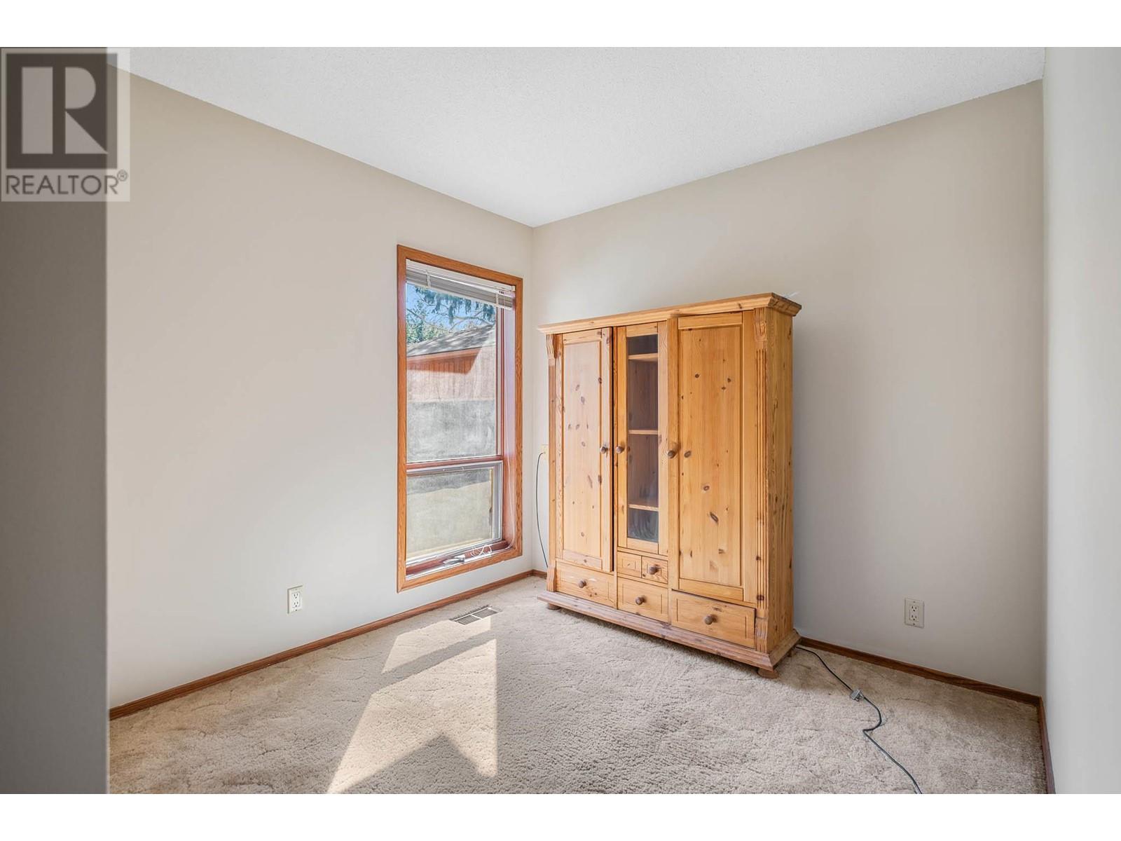 4977 Elliott Avenue, Peachland