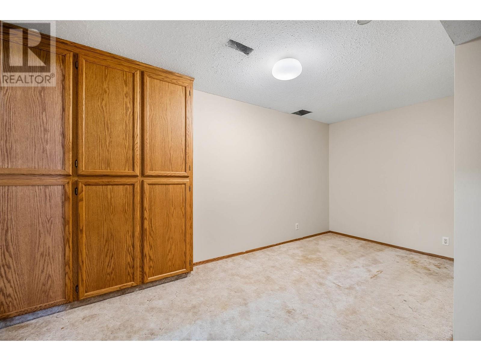 4977 Elliott Avenue, Peachland