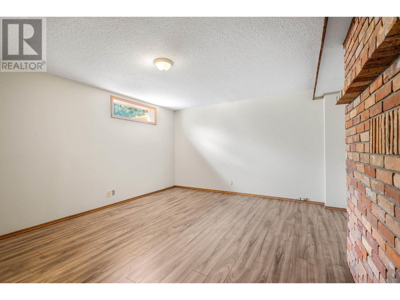 4977 Elliott Avenue, Peachland