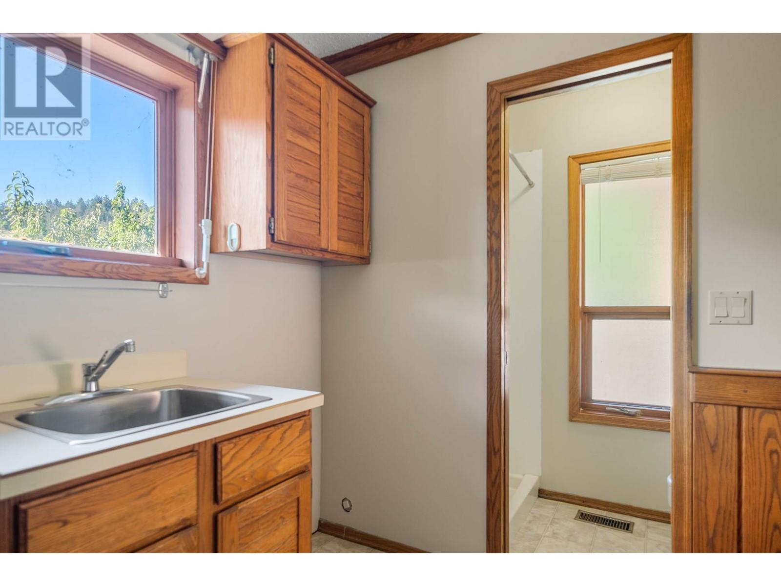 4977 Elliott Avenue, Peachland