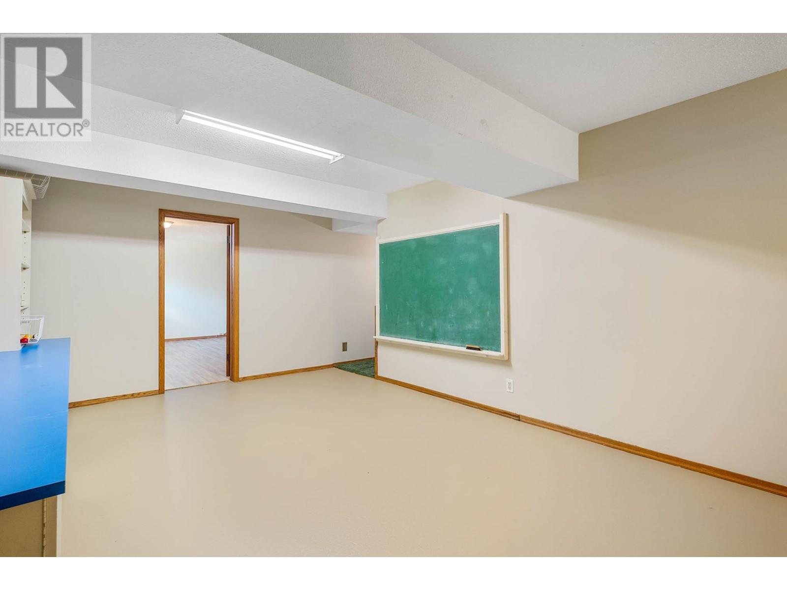 4977 Elliott Avenue, Peachland