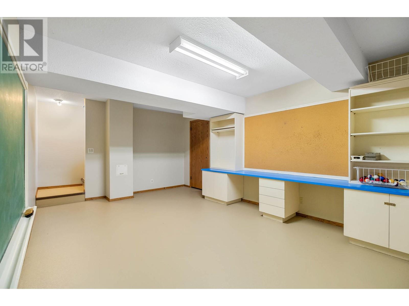 4977 Elliott Avenue, Peachland