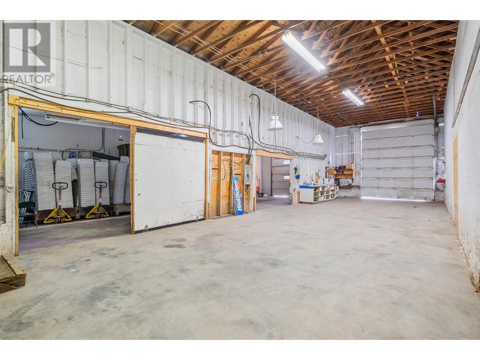 4977 Elliott Avenue, Peachland