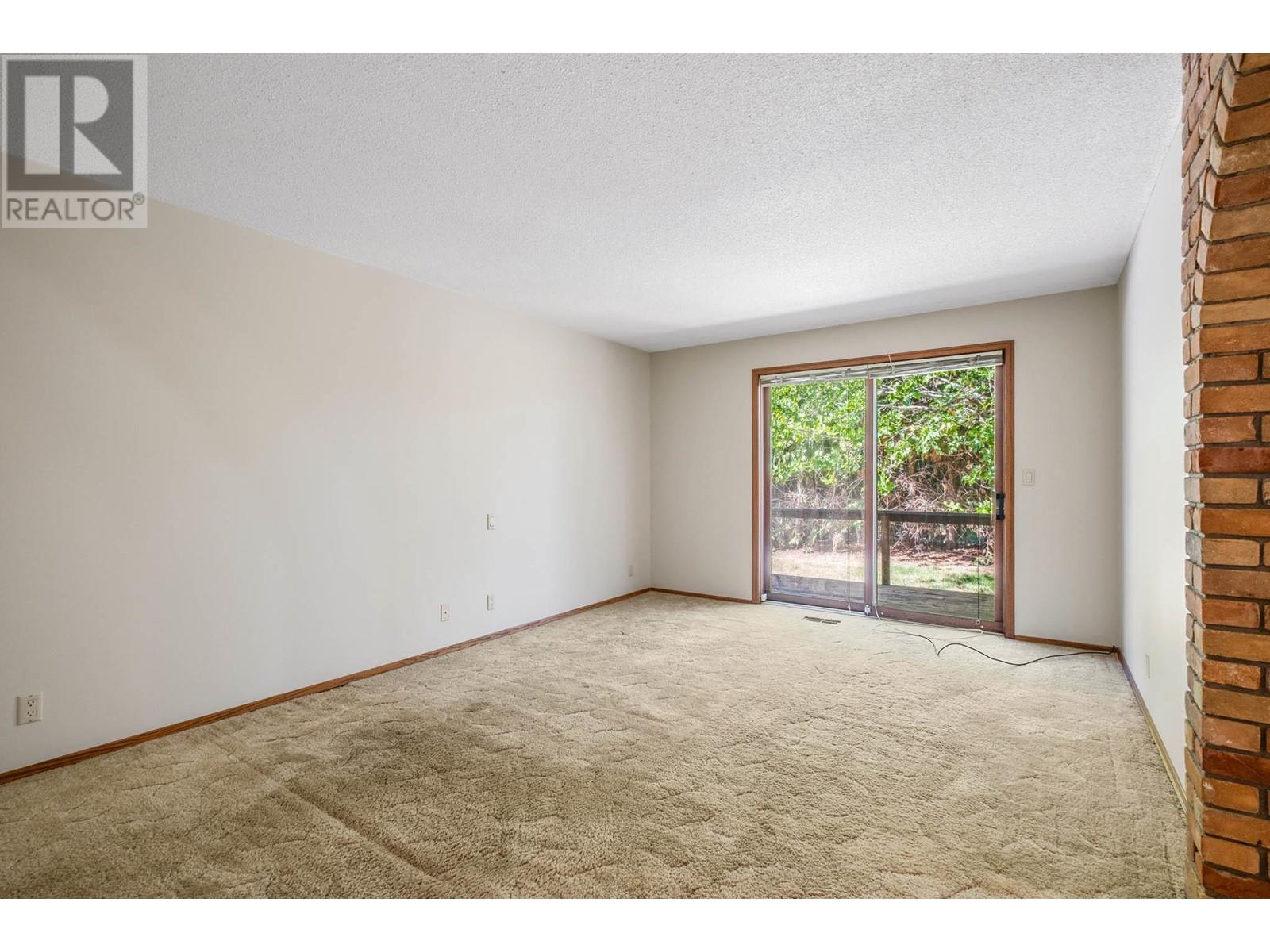 4977 Elliott Avenue, Peachland