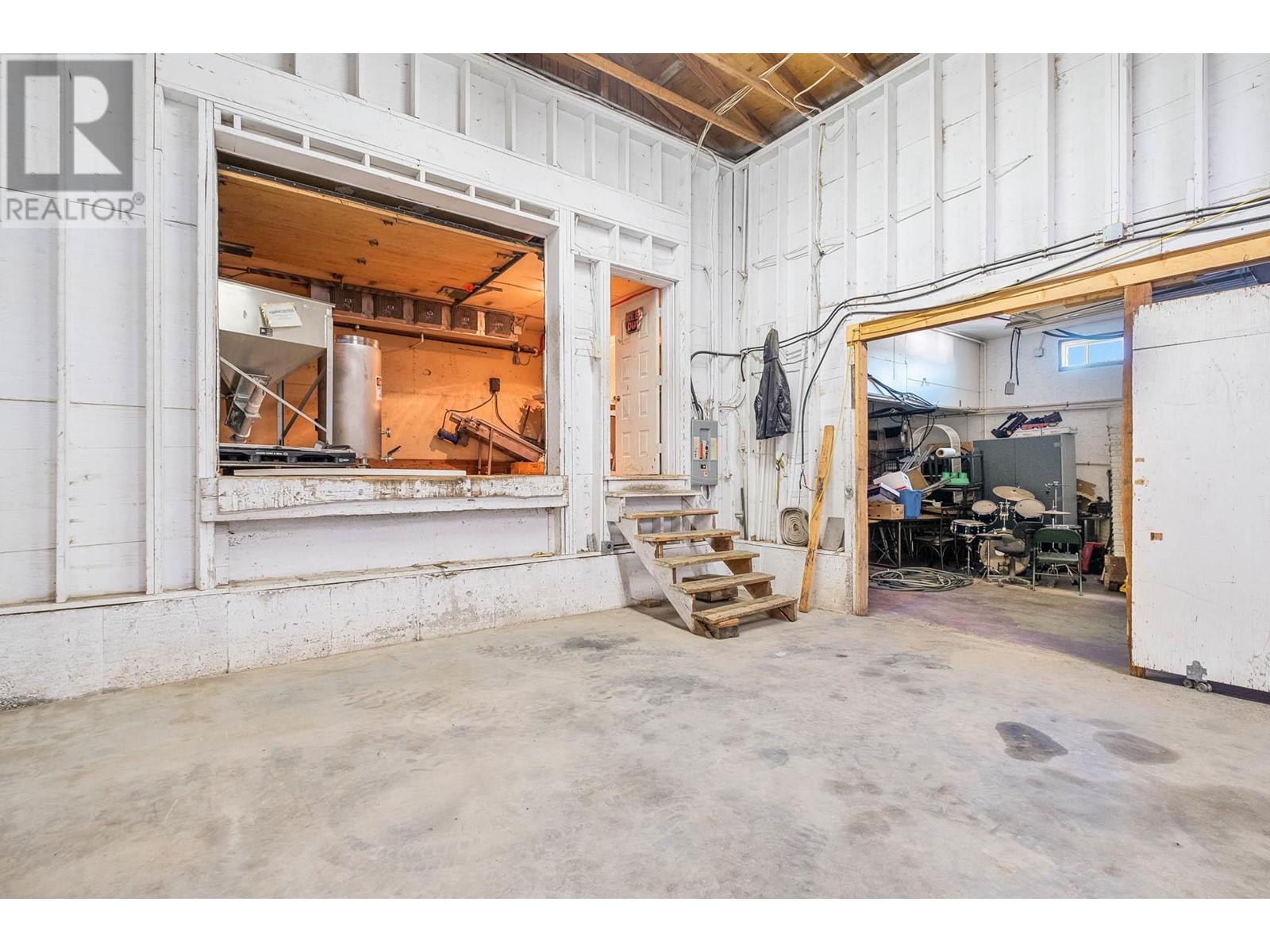 4977 Elliott Avenue, Peachland