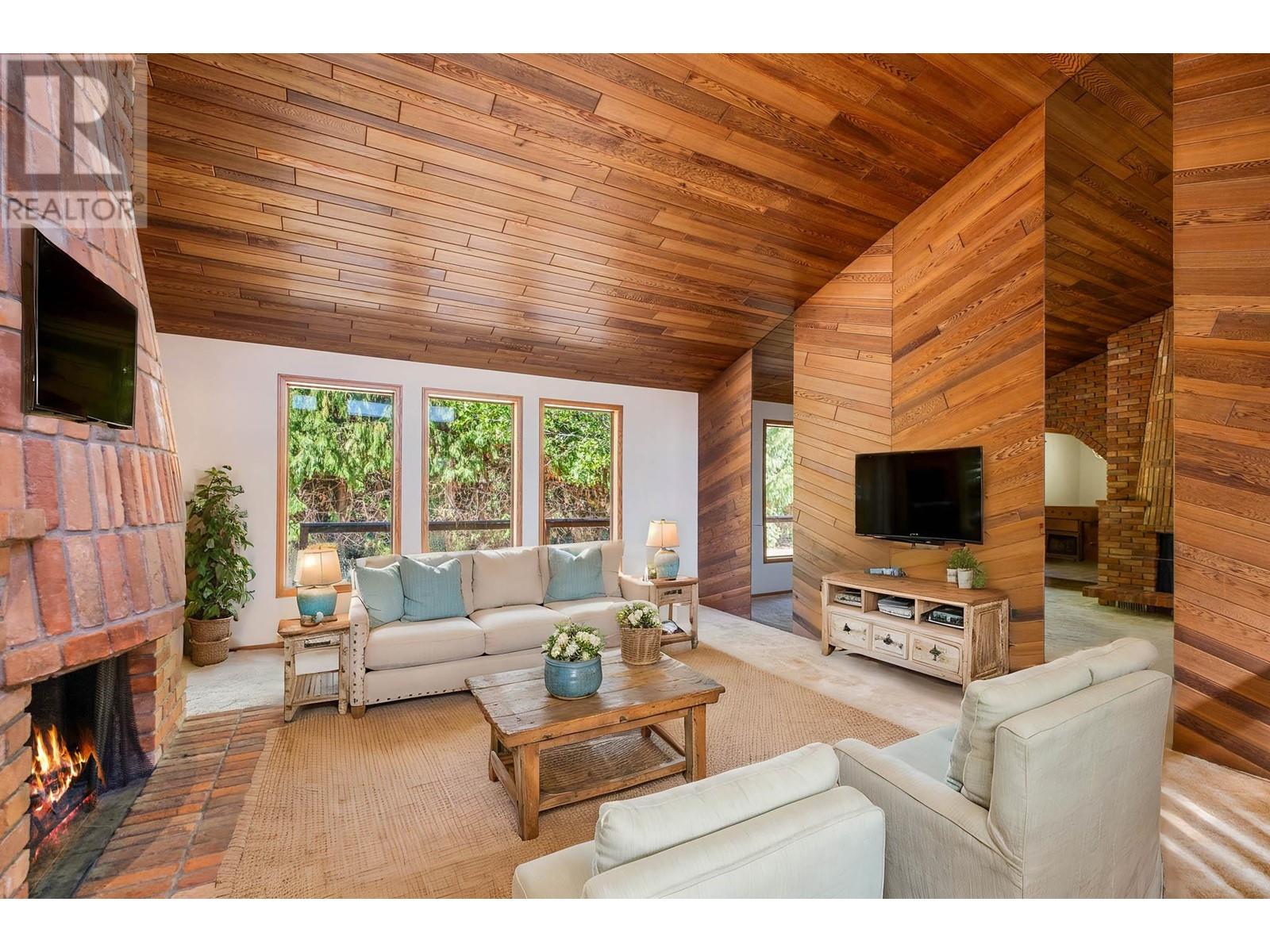 4977 Elliott Avenue, Peachland