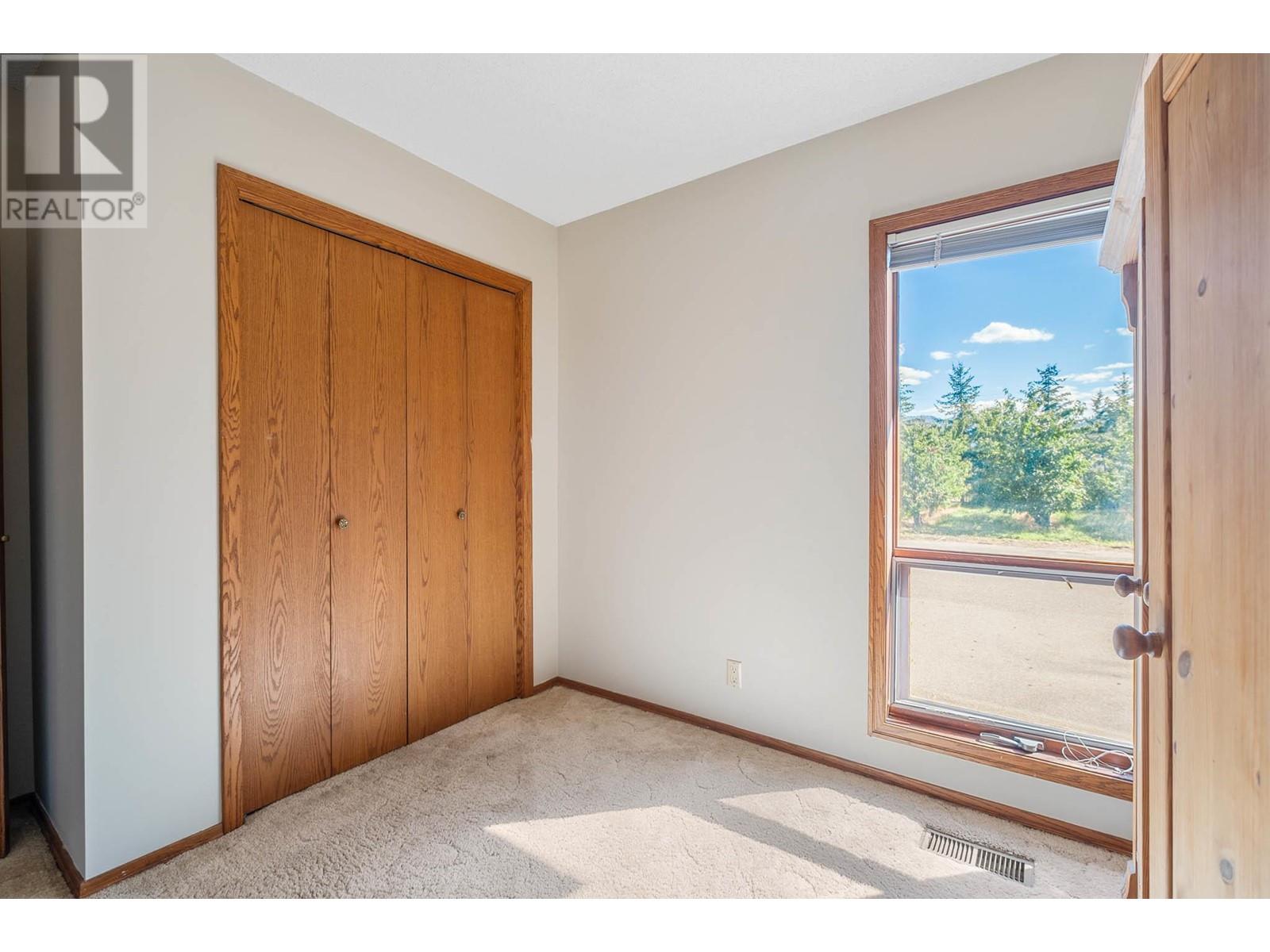 4977 Elliott Avenue, Peachland