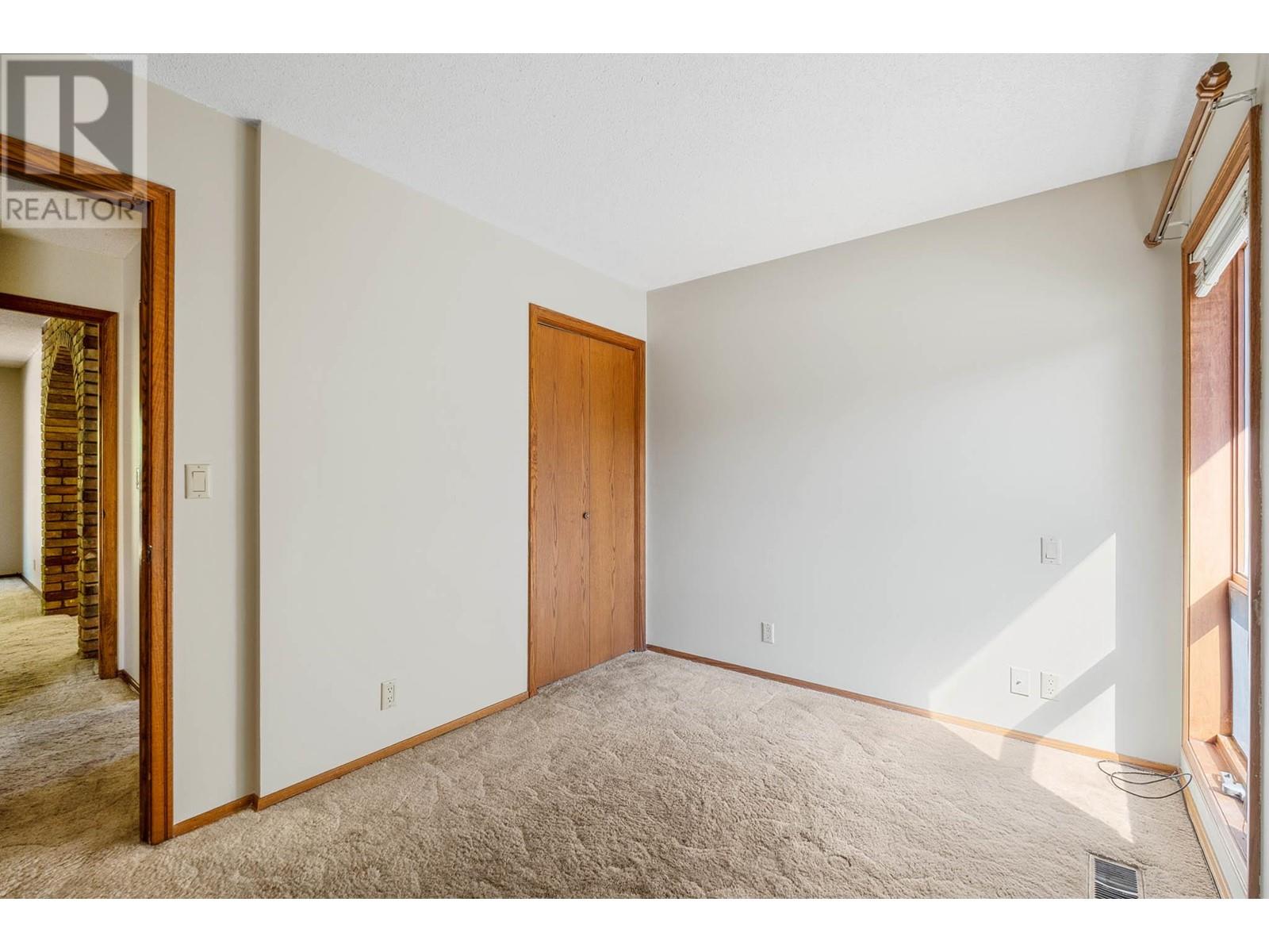 4977 Elliott Avenue, Peachland