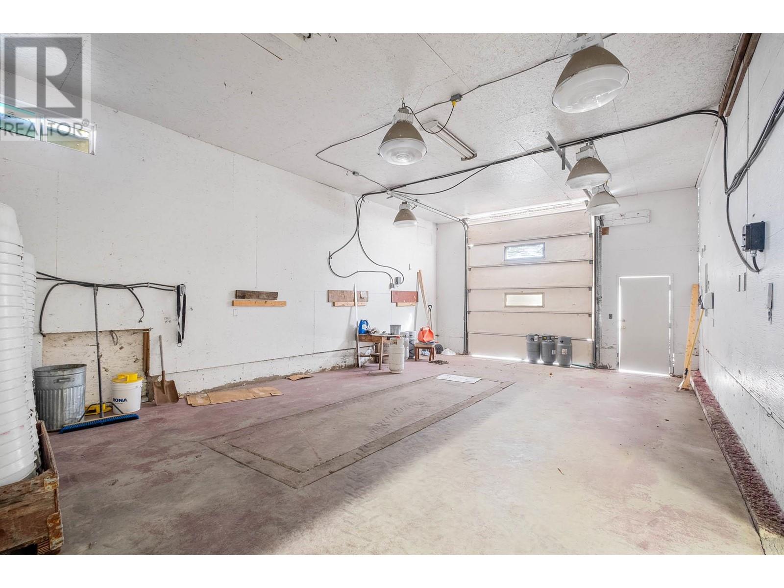 4977 Elliott Avenue, Peachland
